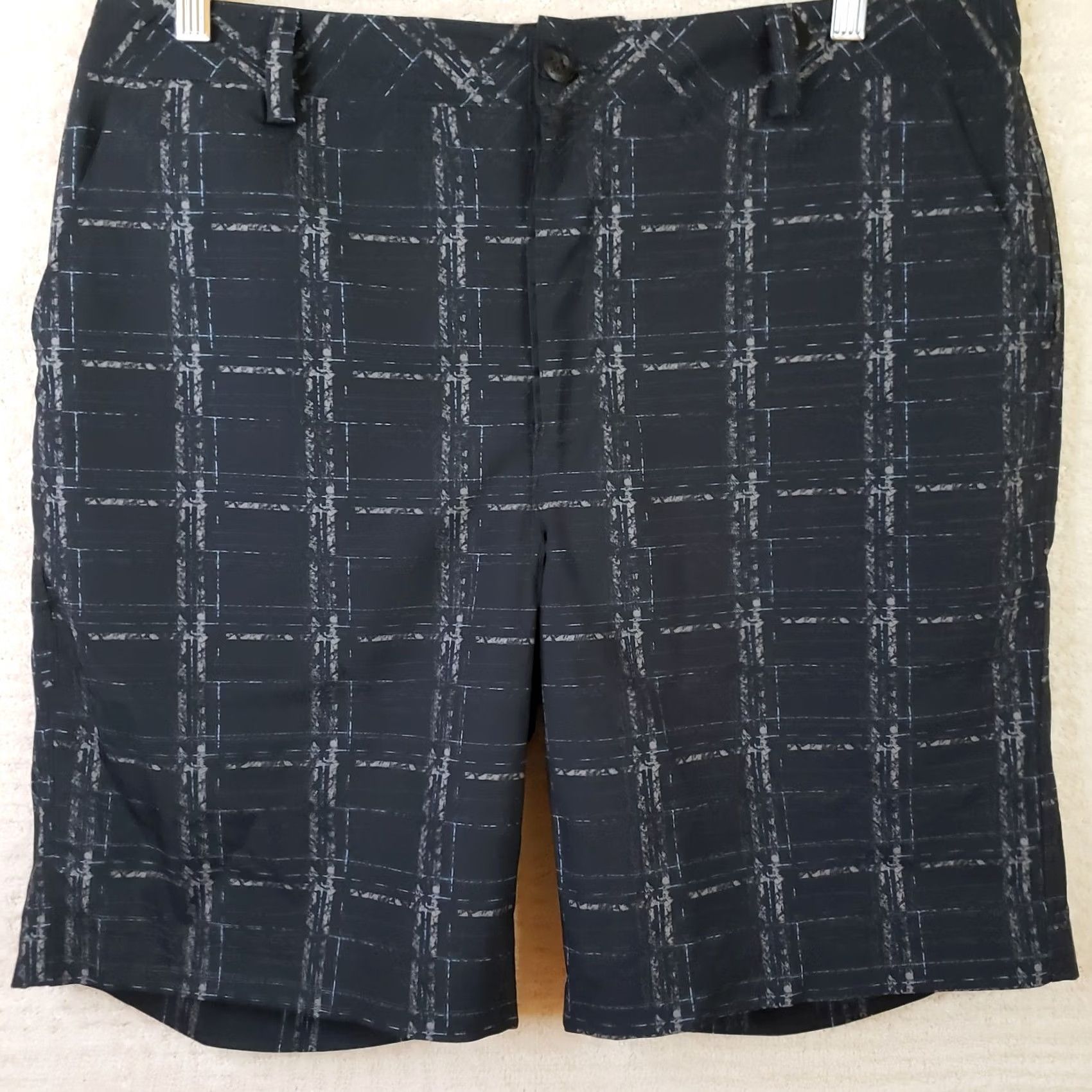 Under Armour Under Armour Shorts Mens 36 Black Gray Plaid 10" Inseam Golf Casual Chino Size US 36 / EU 52 - 2 Thumbnail