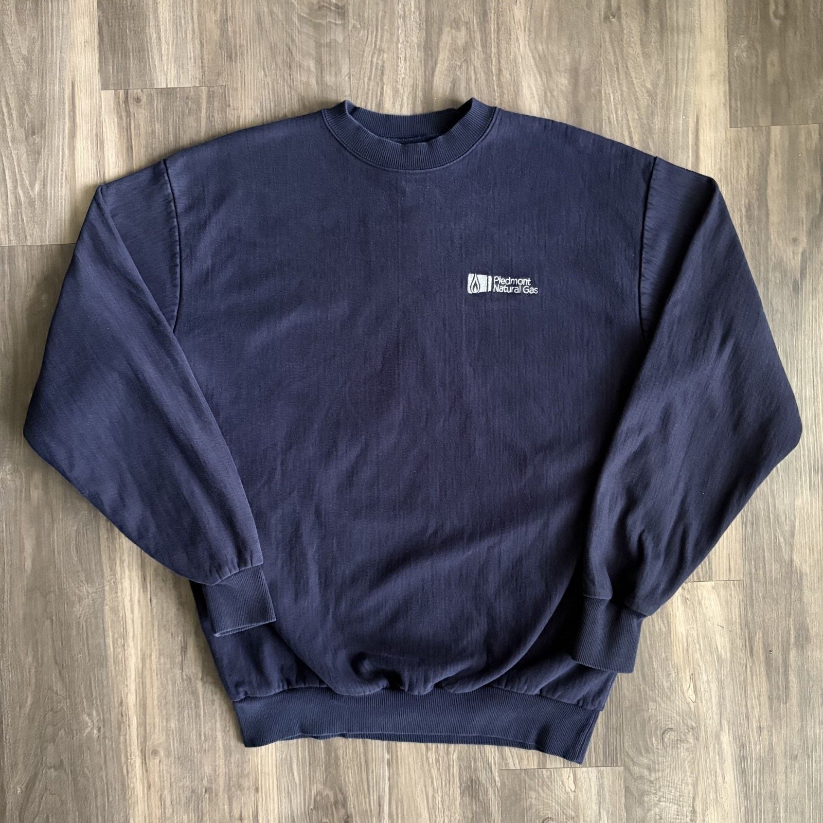 Vintage Tyndale FR Crewneck Sweatshirt Size XL Navy Pullover Size US XL / EU 56 / 4 - 1 Thumbnail