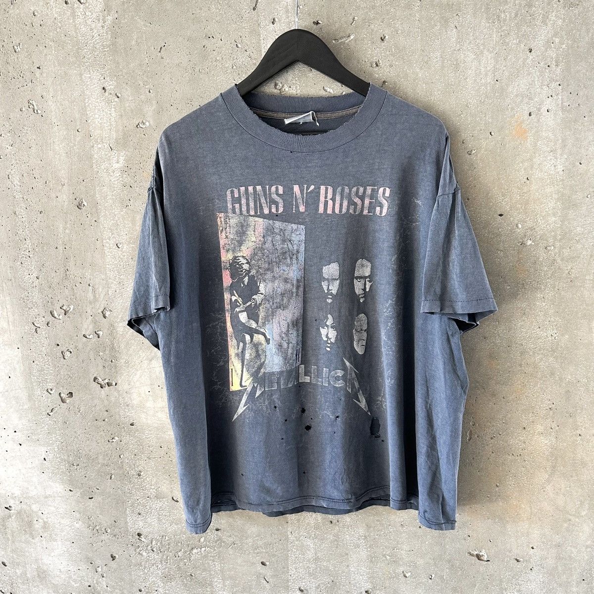 Band Tees 90’s THRASHED GUNS N ROSES 1992 Tour T-Shirt Size US XL / EU 56 / 4 - 3 Thumbnail