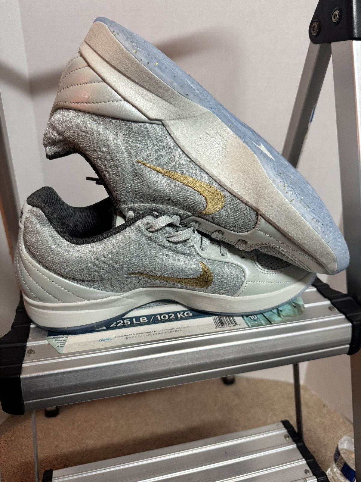 Nike Nike Ja 2 Tree Topper Sz 10 Icy Mint & Gold Size US 10 / EU 43 - 3 Thumbnail