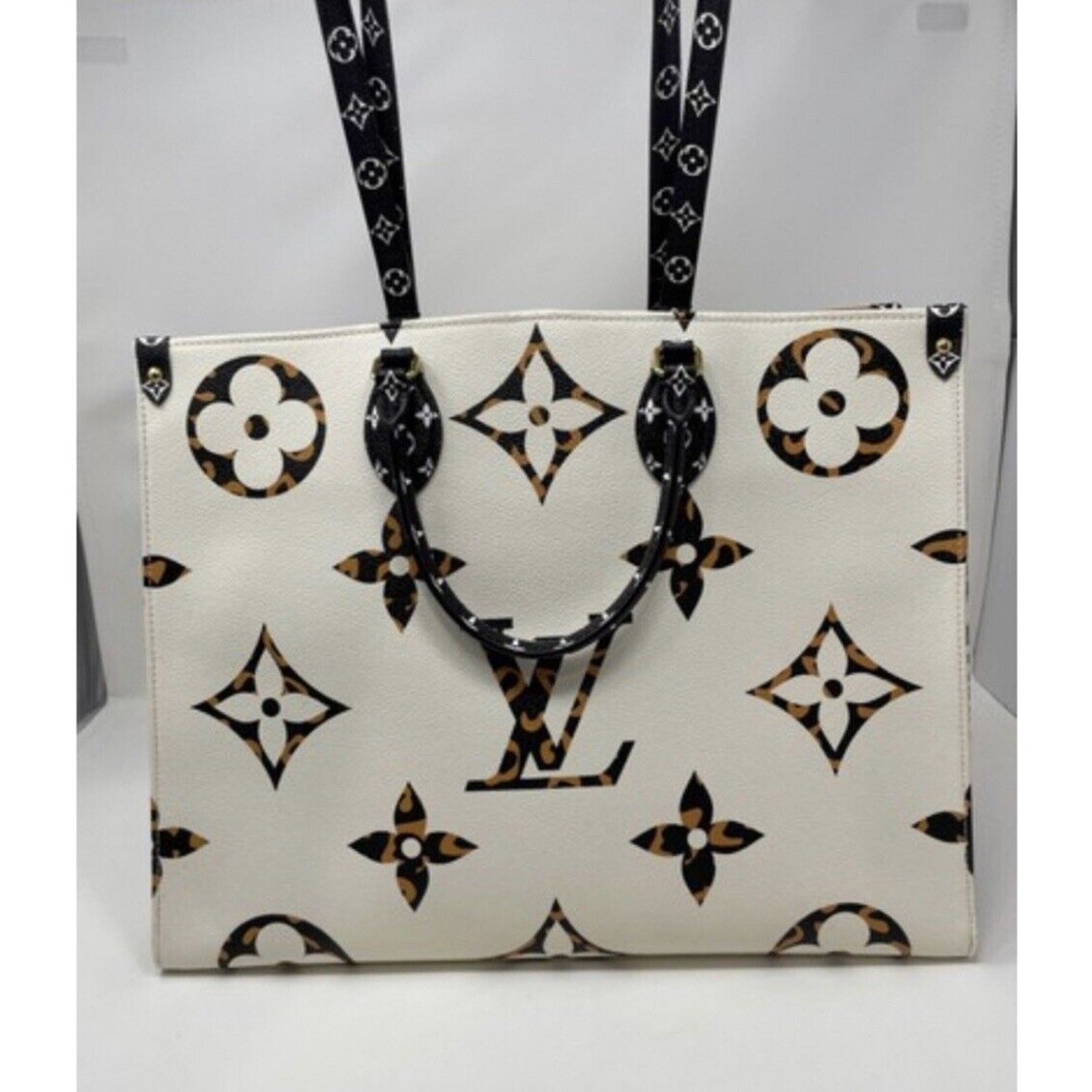 Louis Vuitton LOUIS VUITTON ONTHEGO GIANT JUNGLE MONOGRAM IVORY CARAMEL Size ONE SIZE - 4 Thumbnail