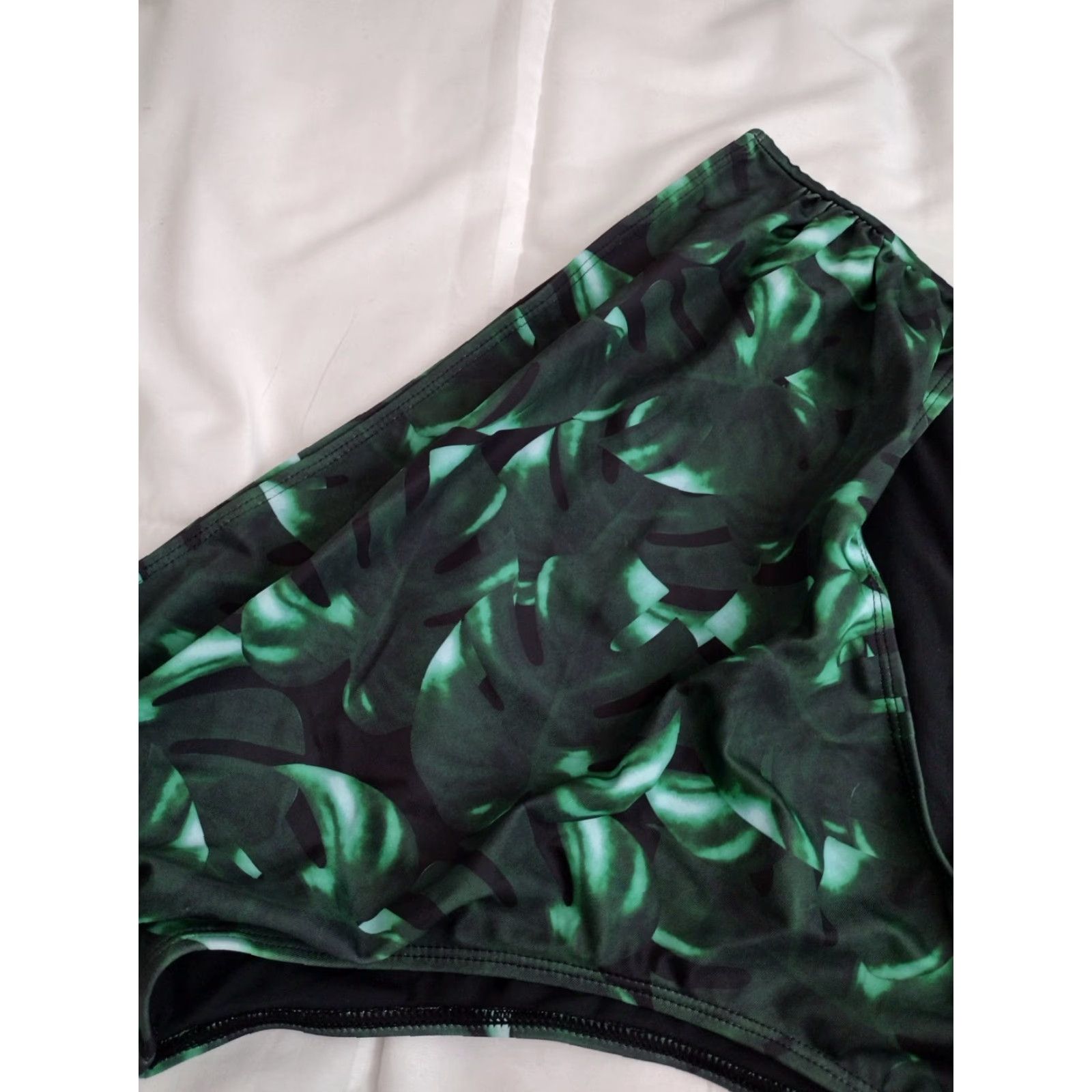 Swims Unbranded Green Black Leaf Print Swim Bikini Bottom L Shape Women's Size 36" / US 14 / IT 50 - 7 Thumbnail