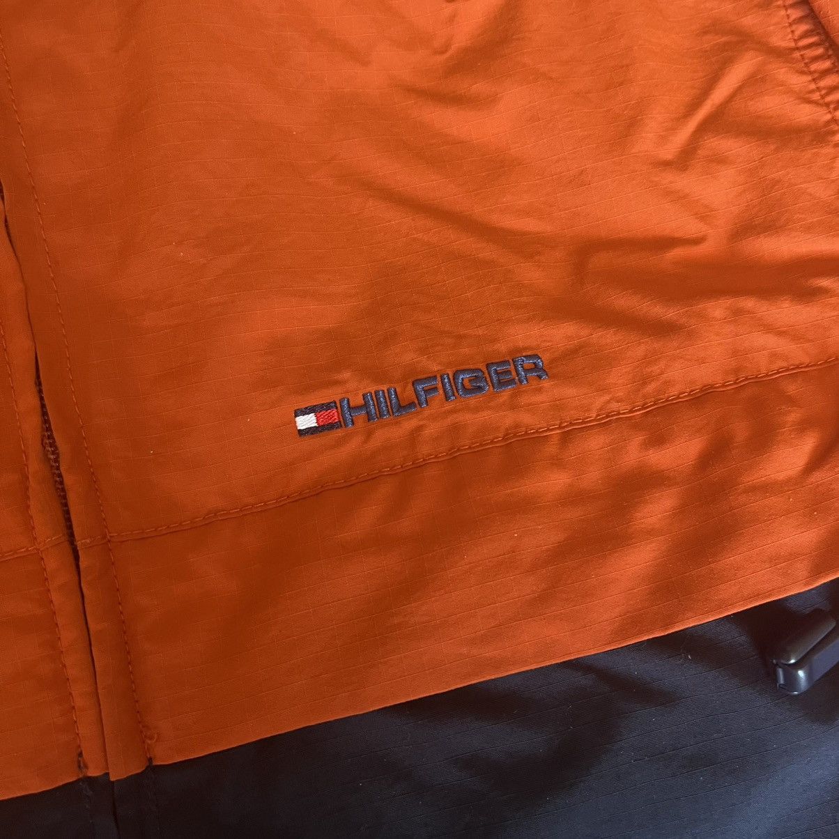Tommy Hilfiger Vintage Tommy Hilfiger Nylon Ski Windbreaker Hooded Jacket Size US S / EU 44-46 / 1 - 6 Thumbnail