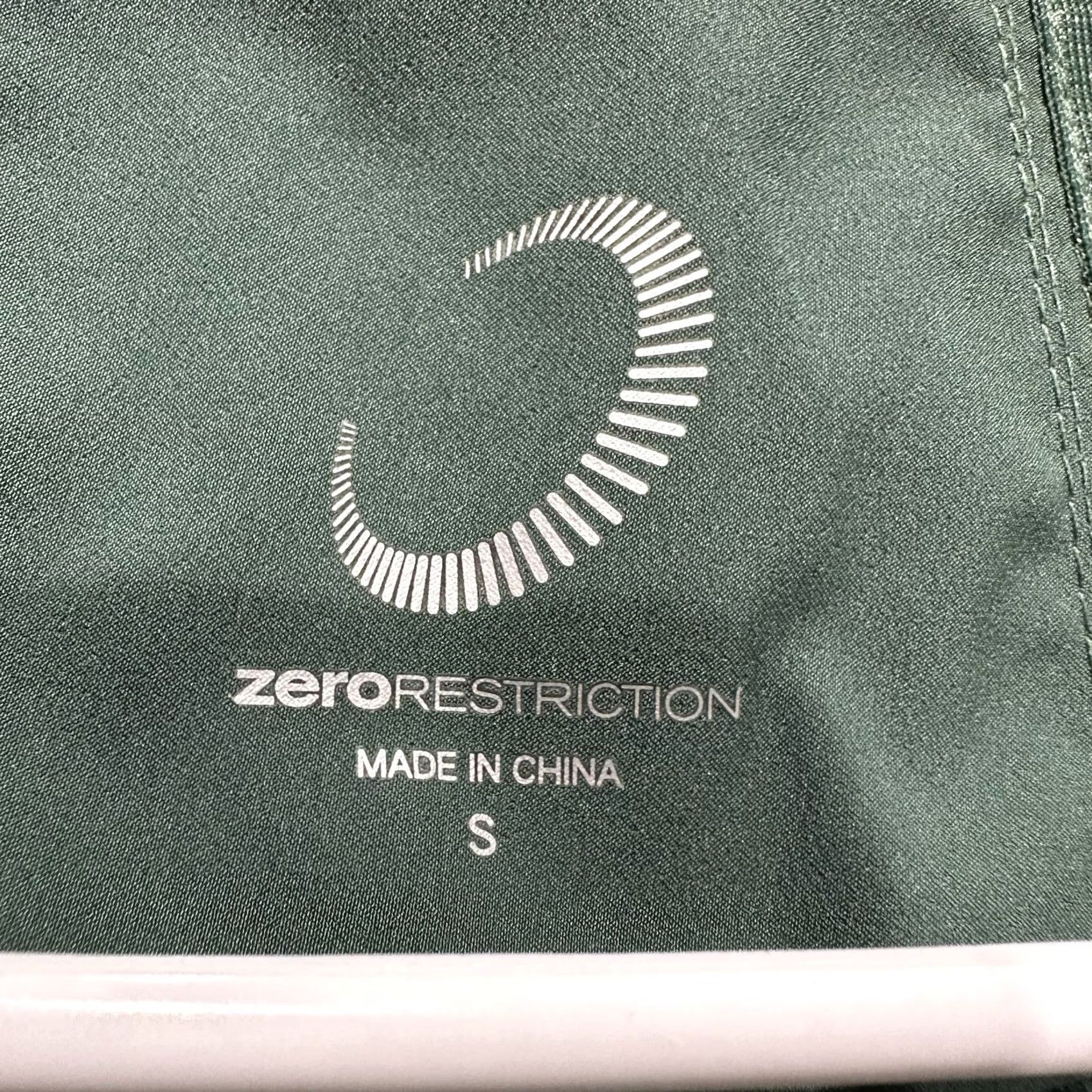 Vintage Zero Restriction Vest Mens S Green Windbreaker Windproof Pockets Reflective Zip Size US S / EU 44-46 / 1 - 7 Thumbnail