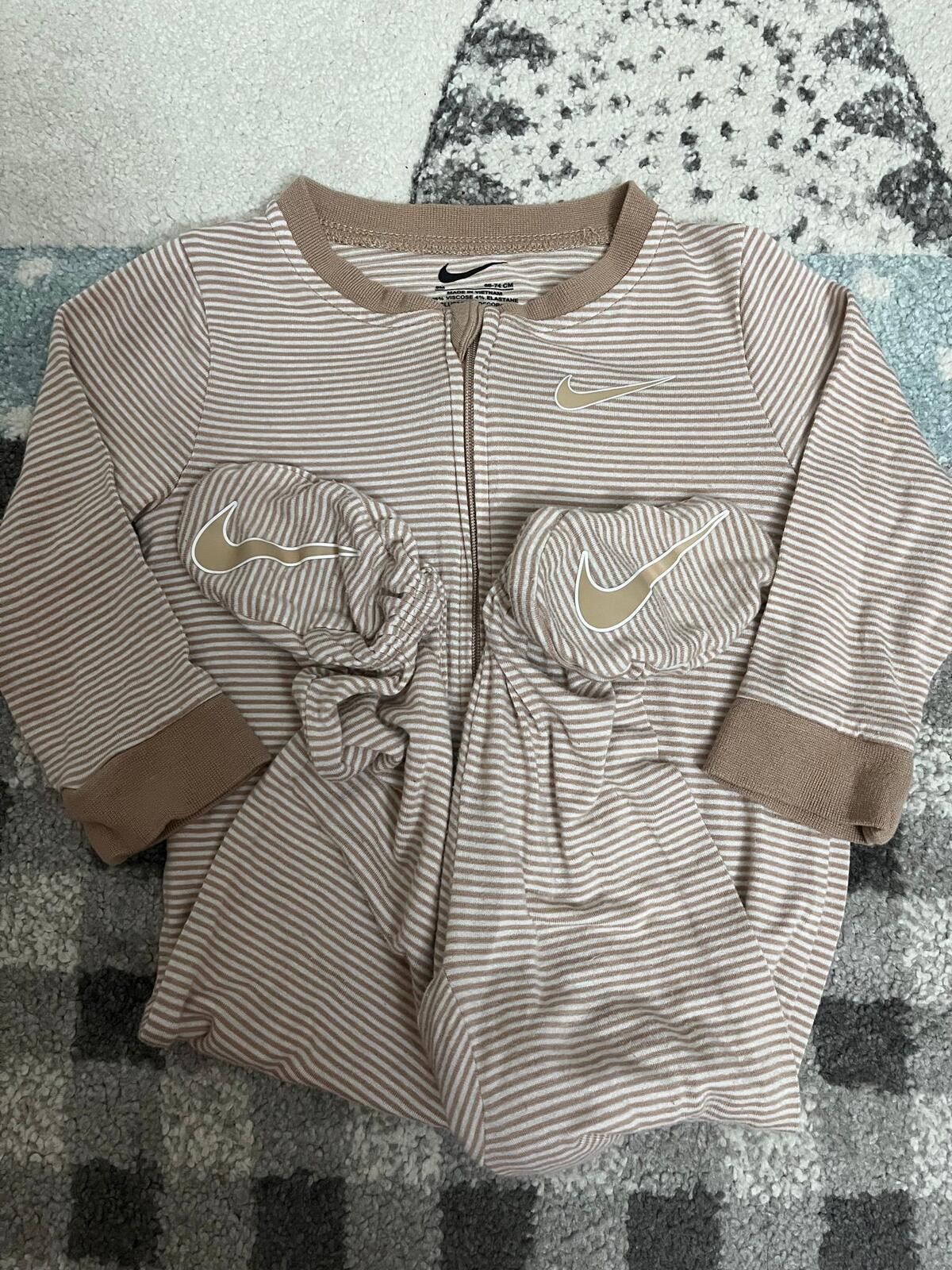 Nike Nike Baby Bamboo Footed Sleeper 9M Zip Onesie Soft Stretch Size ONE SIZE - 1 Thumbnail