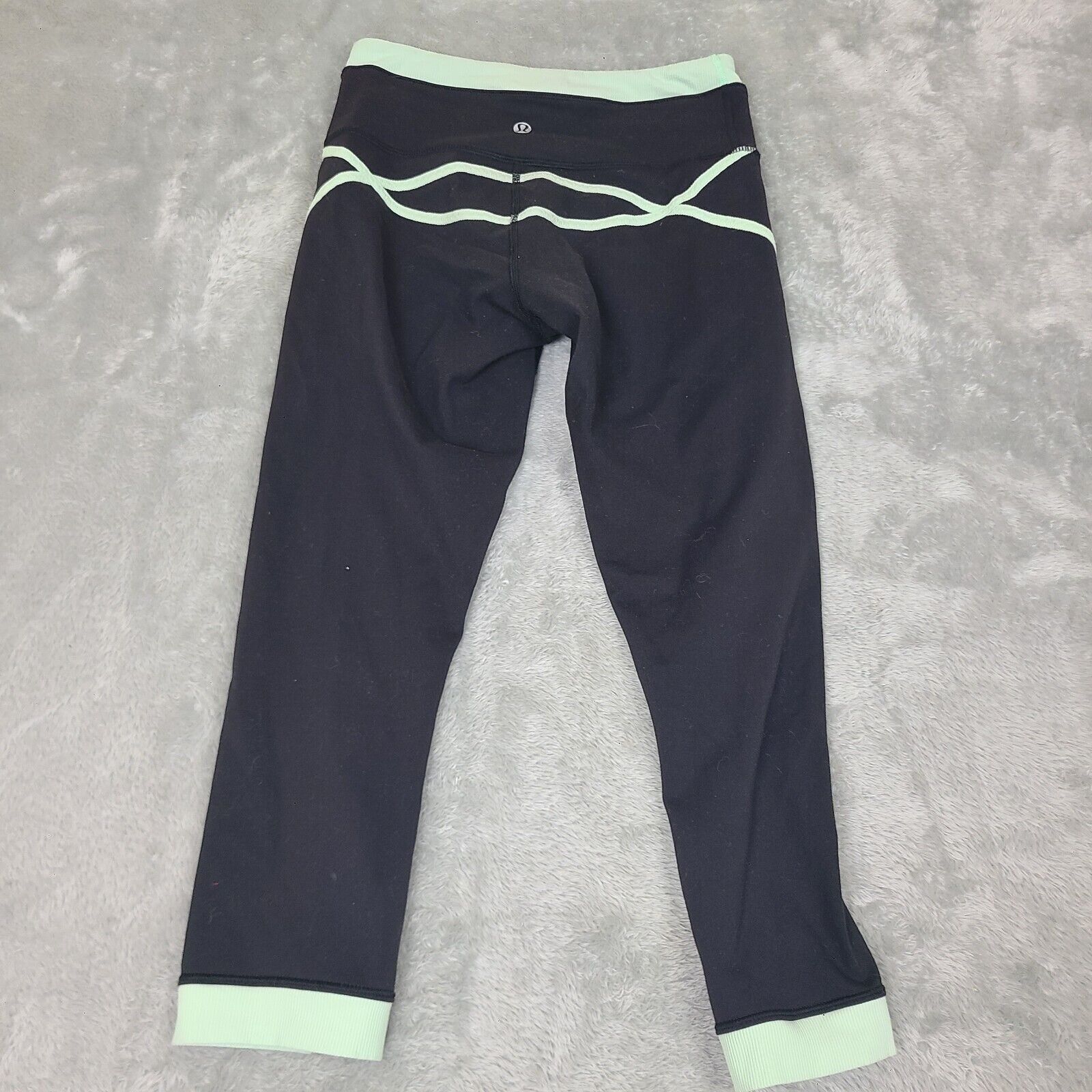Lululemon Women's Lululemon Black Stretch Pull On Capri YOGA Leggings Size 27" / US 4 / IT 40 - 5 Thumbnail