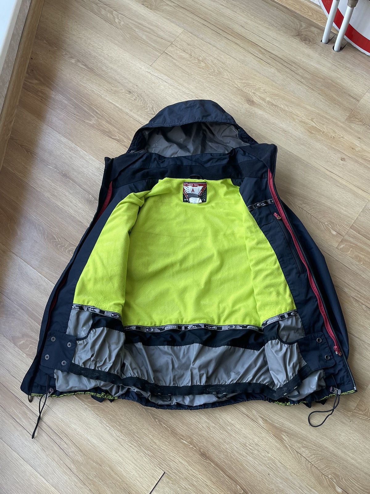 Oakley 00s Oakley Road Fuel 3 Ski Hooded Jacket Cyber Outdoor Tech Size US M / EU 48-50 / 2 - 15 Thumbnail
