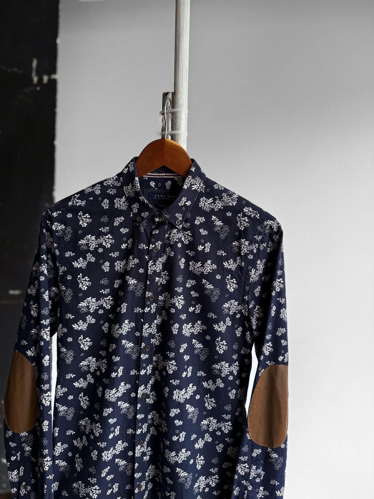 Zara Zara Man Slim Fit Blue Floral Printed Button Down Shirt Size US S / EU 44-46 / 1 - 2 Thumbnail