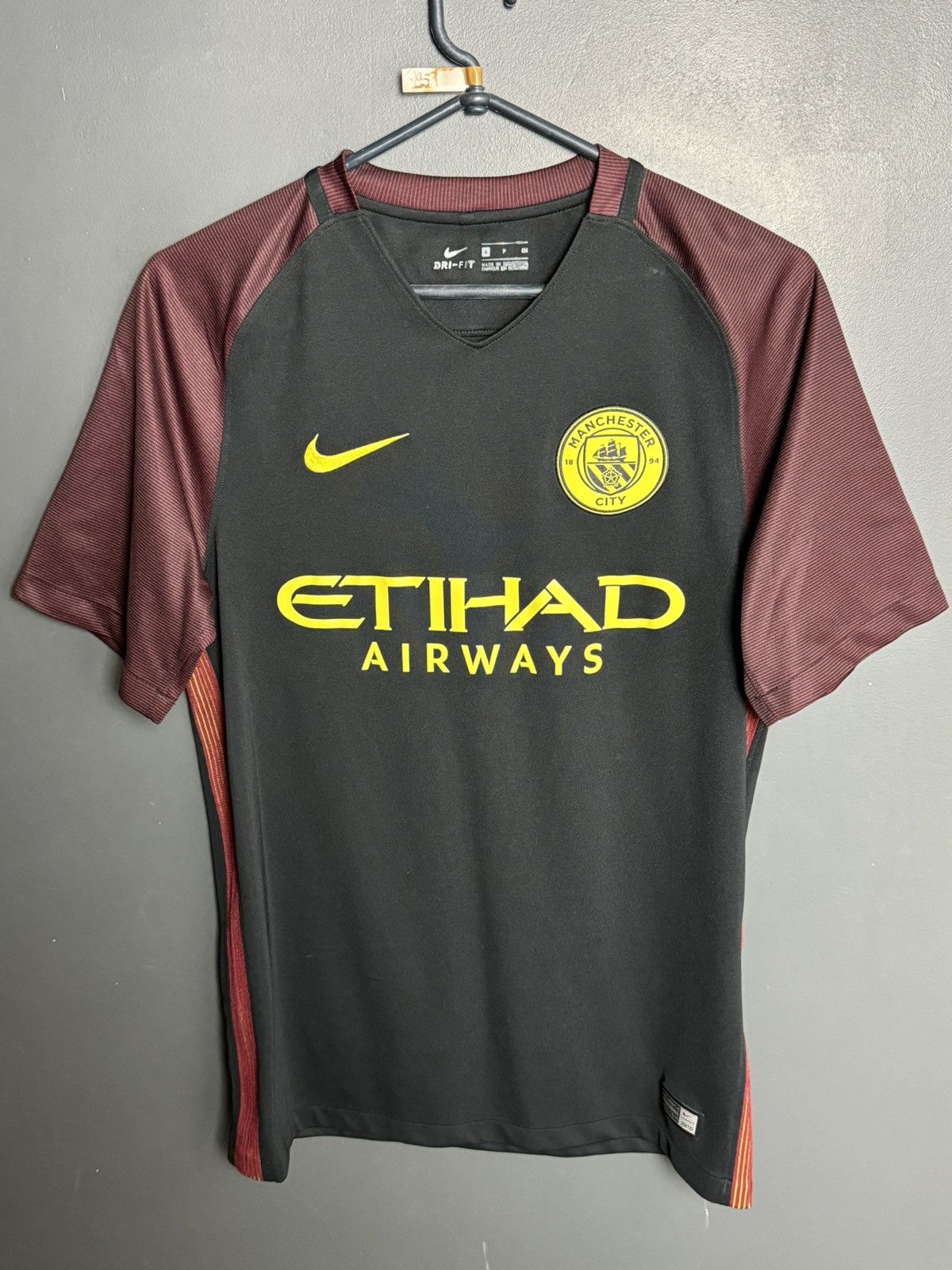 Nike Manchester City 16/17 Away Football Jersey Size US S / EU 44-46 / 1 - 1 Thumbnail