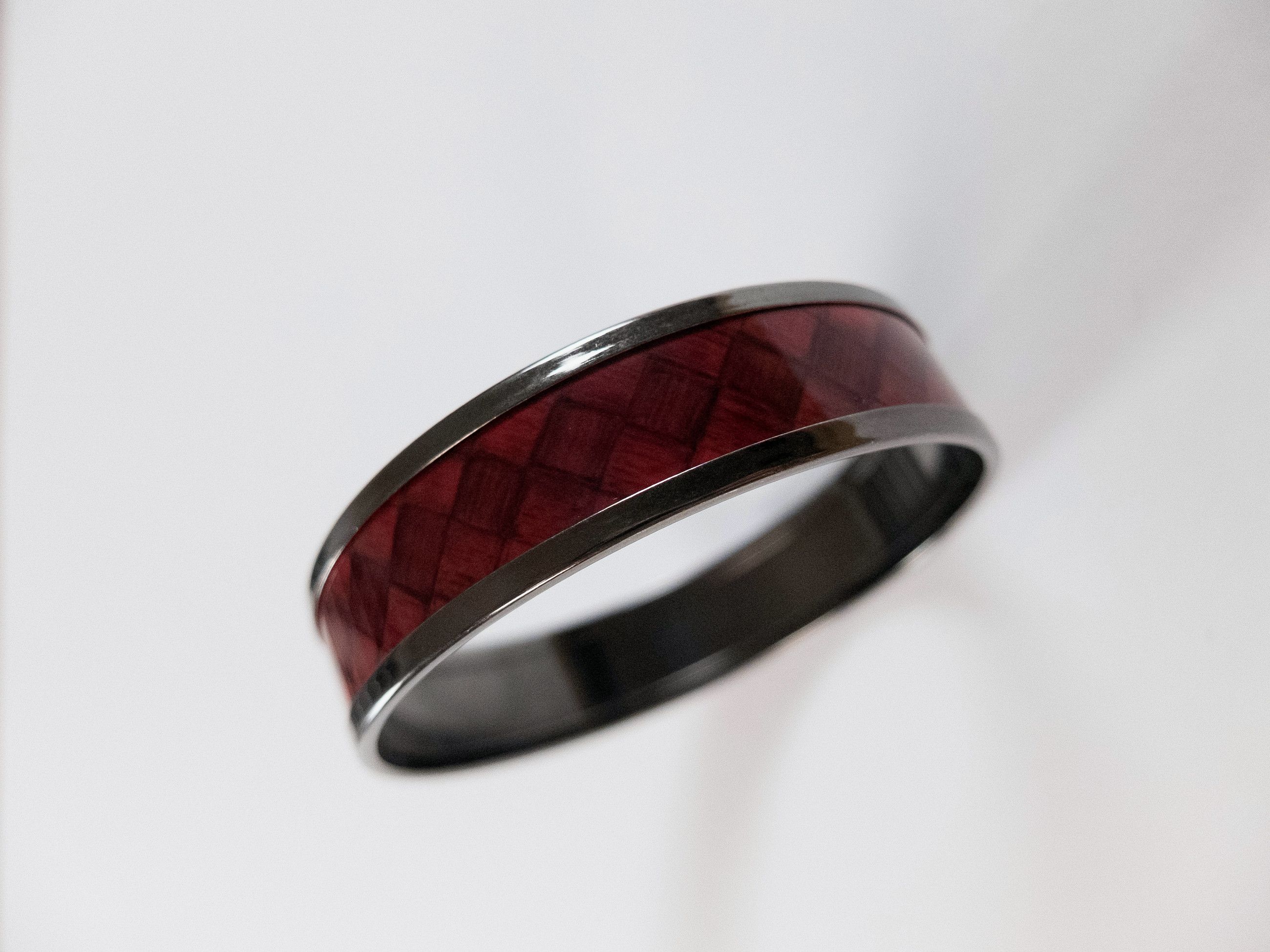 Bottega Veneta BOTTEGA VENETA red intrecciato print enamel bangle bracelet Size ONE SIZE - 2 Thumbnail