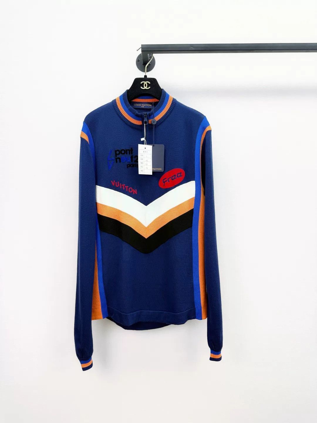 Louis Vuitton Louis Vuitton New Knit Sweater L Size US L / EU 52-54 / 3 - 1 Thumbnail