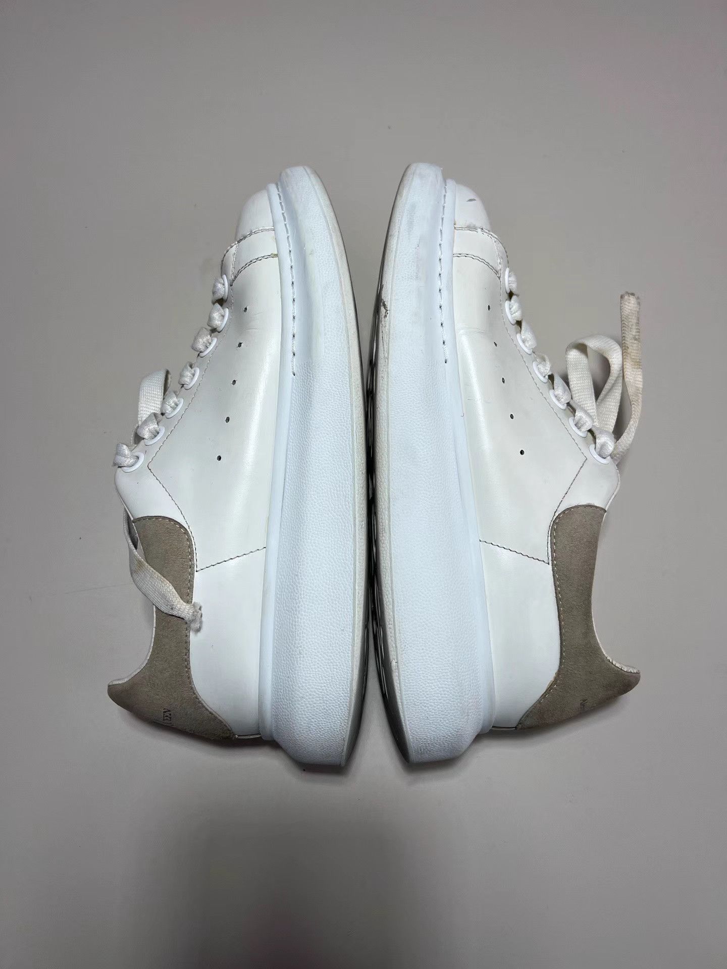 Alexander McQueen ALEXANDER MCQUEEN Suede Heel Tab White Sneakers Size US 9 / IT 39 - 5 Thumbnail