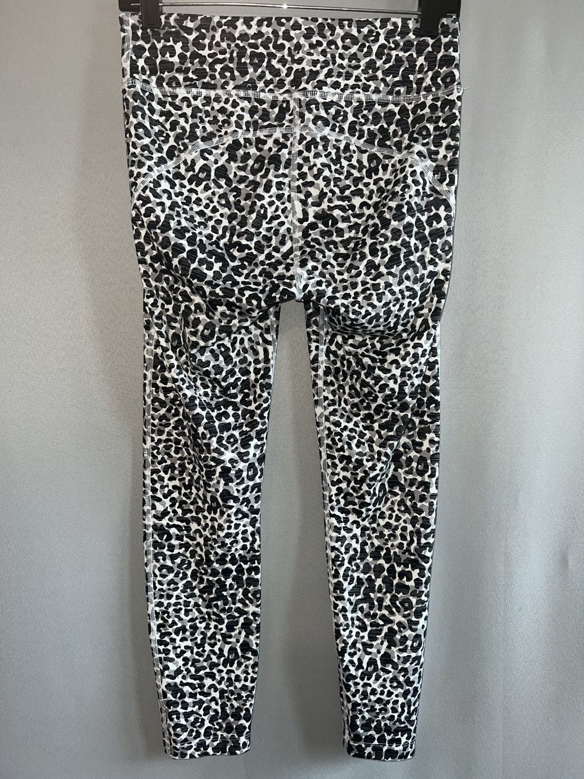 Outdoor Voices Outdoor Voices 7/8 Flex Leggings Snow Leopard Print Medium Size 30" / US 8 / IT 44 - 2 Thumbnail
