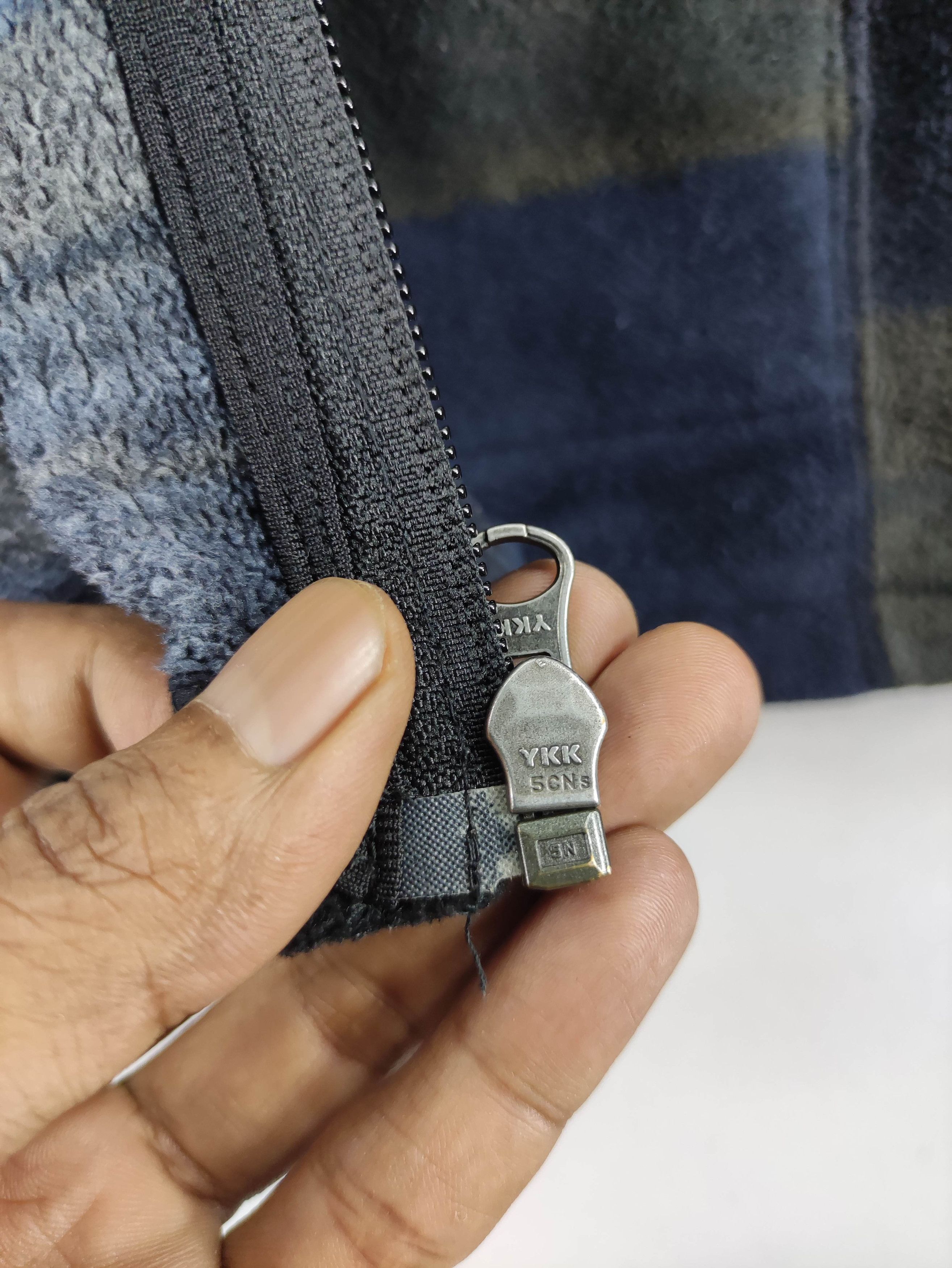 Uniqlo Vintage Uniqlo Fleece Sweater Jacket Zipper Size US XL / EU 56 / 4 - 4 Thumbnail