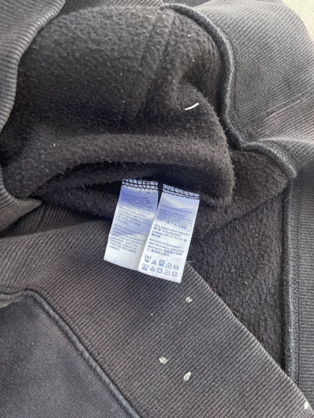 Tommy Hilfiger × Vintage Vintage Faded Black Tommy Hilfiger Zip Up Hoodie Size US L / EU 52-54 / 3 - 13 Thumbnail