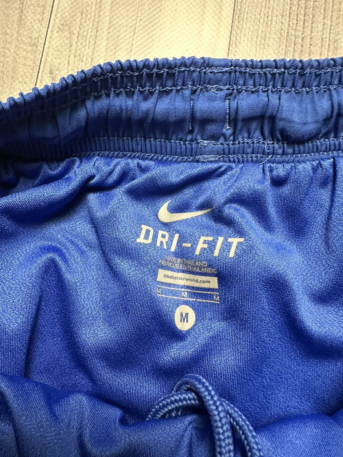 Vintage Vintage Nike Arsenal soccer shorts size M blue rare Size US 32 / EU 48 - 4 Thumbnail