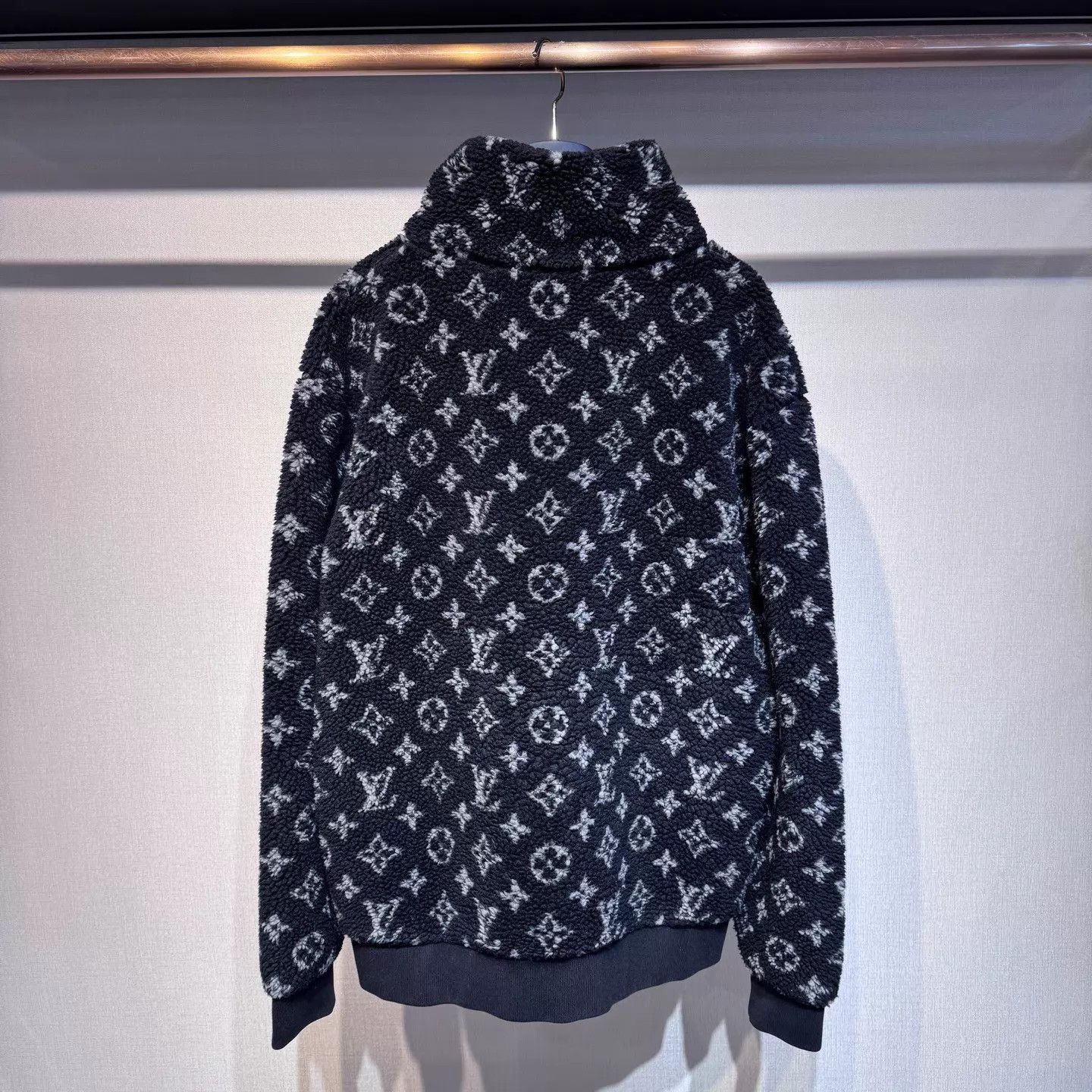 Louis Vuitton Louis Vuitton Black Monogram Teddy Fleece Jacket L New Size US L / EU 52-54 / 3 - 2 Thumbnail
