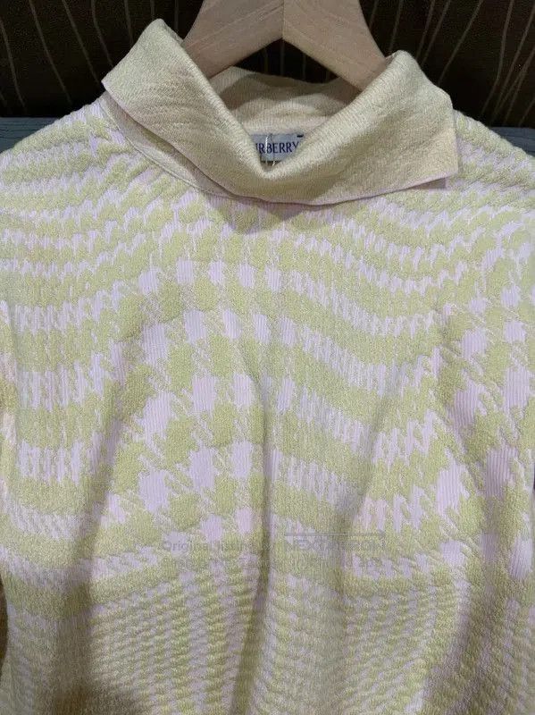 Burberry Burberry Multi-Color Women's Wool Knit Sweater. Size S / US 4 / IT 40 - 3 Thumbnail
