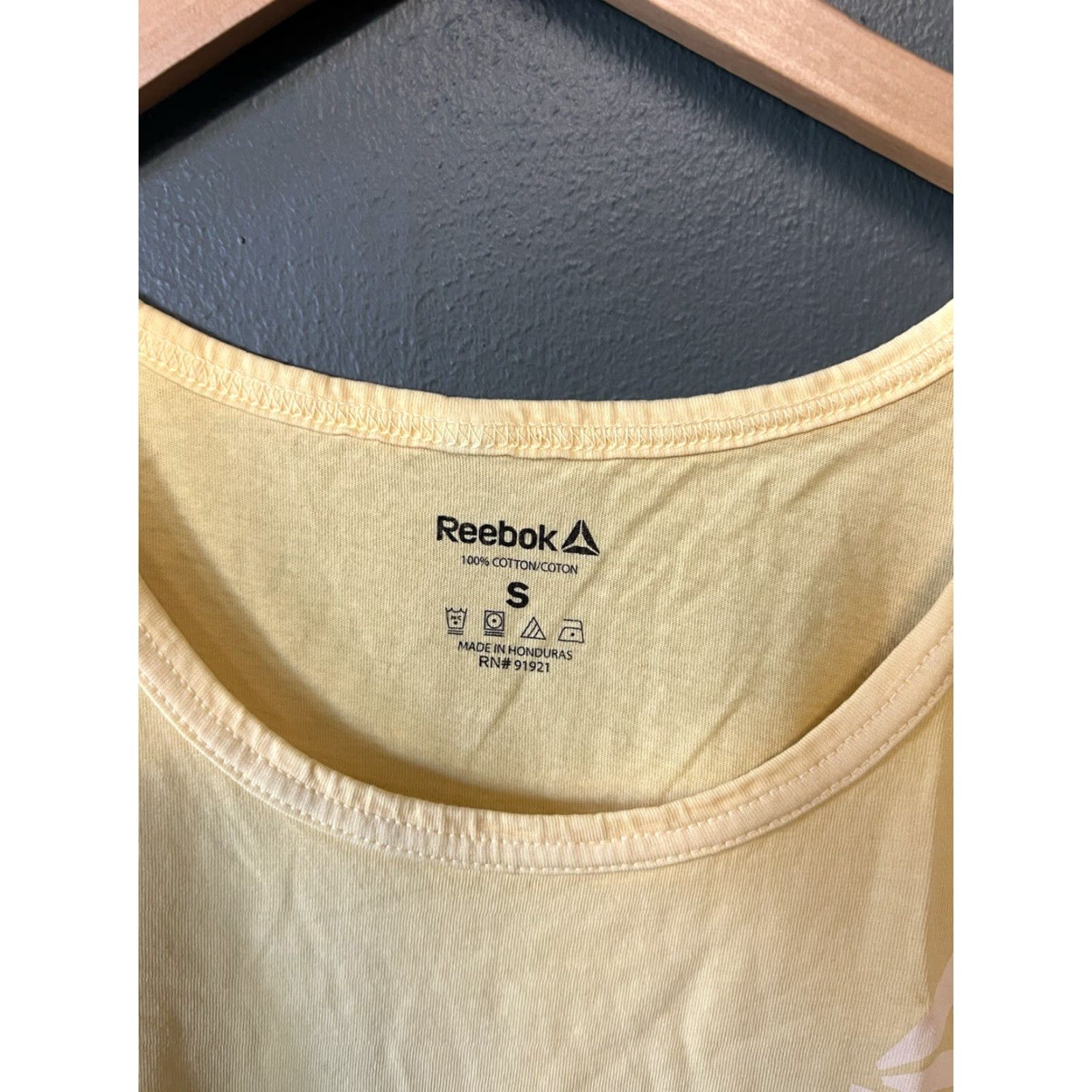 Reebok VINTAGE Reebok UFC 227 Los Angeles Yellow Sleeveless Tank Shirt Size S Adult Small Sleeveless Tank Yellow Reebok UFC 227 Mens Shirts Size US S / EU 44-46 / 1 - 3 Thumbnail