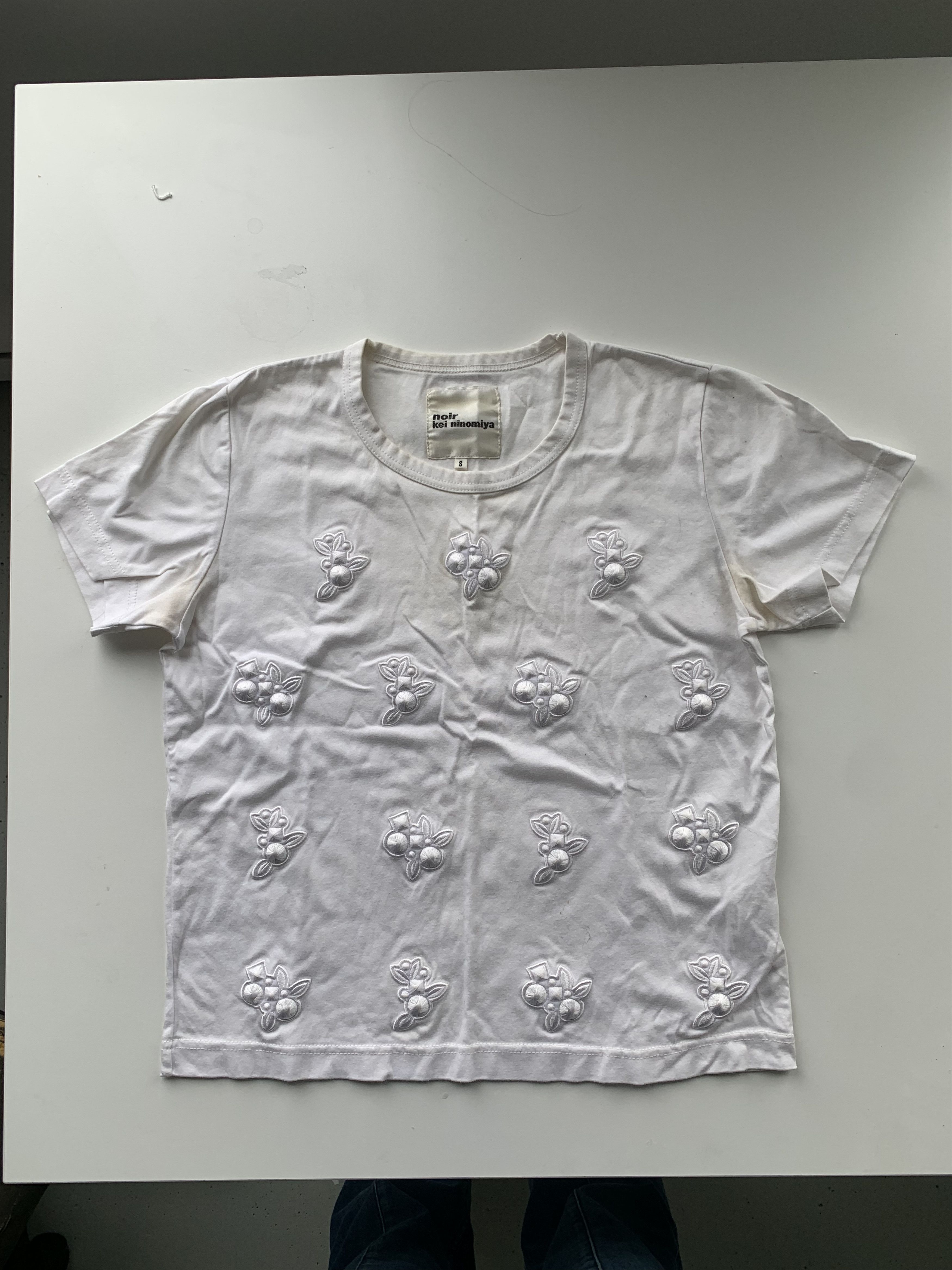 image of Noir Kei Ninomiya White Appliqué T-Shirt, Women's (Size Small)