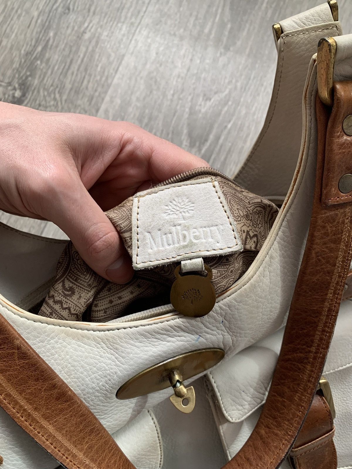Mulberry Mulberry Vintage White Leather Buckle Handled Bag Luxury Size ONE SIZE - 7 Thumbnail