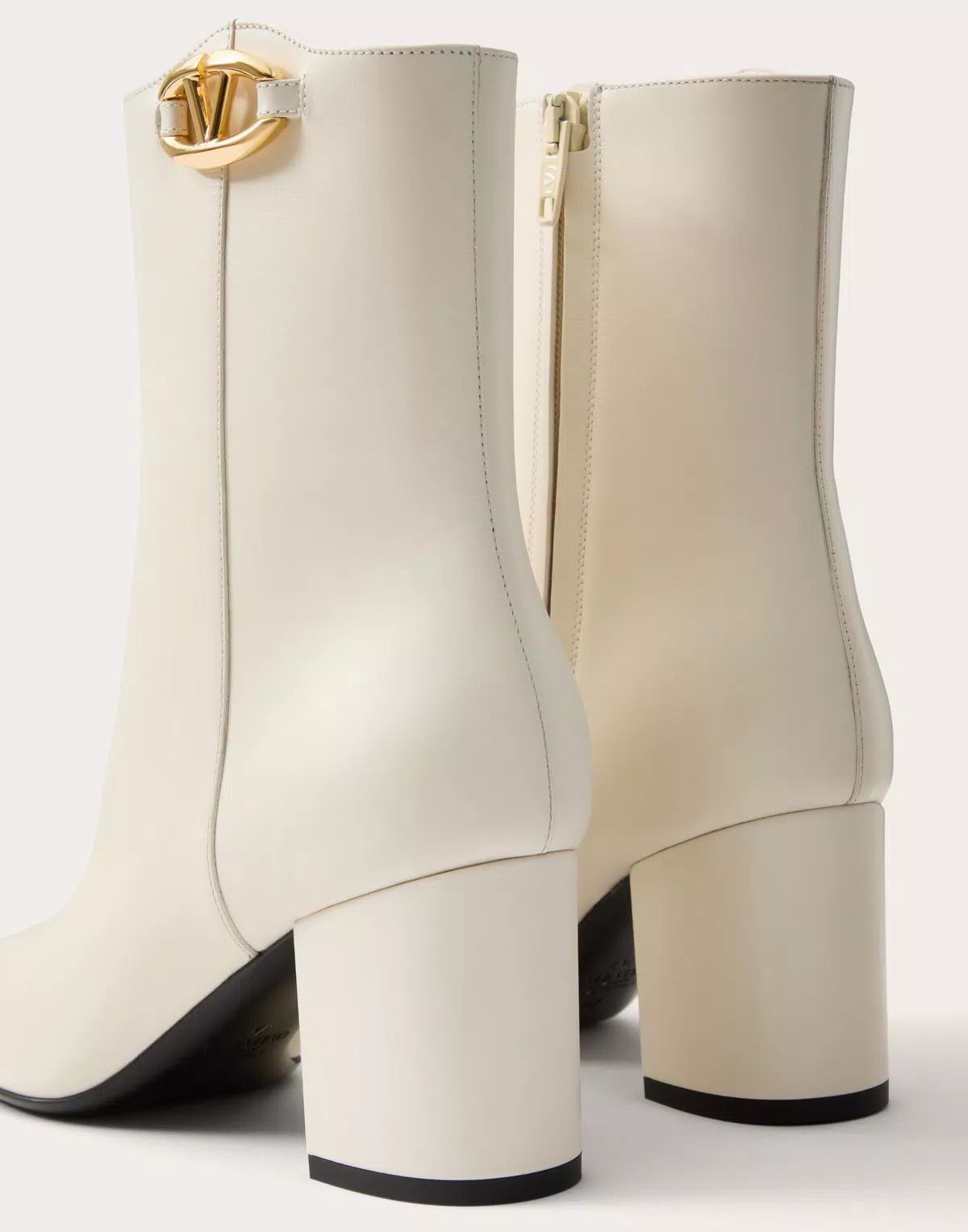 Valentino o1s1wg110625 Vlogo Bold Edition Suede Ankle Boot in White Size US 9.5 / IT 39.5 - 5 Thumbnail