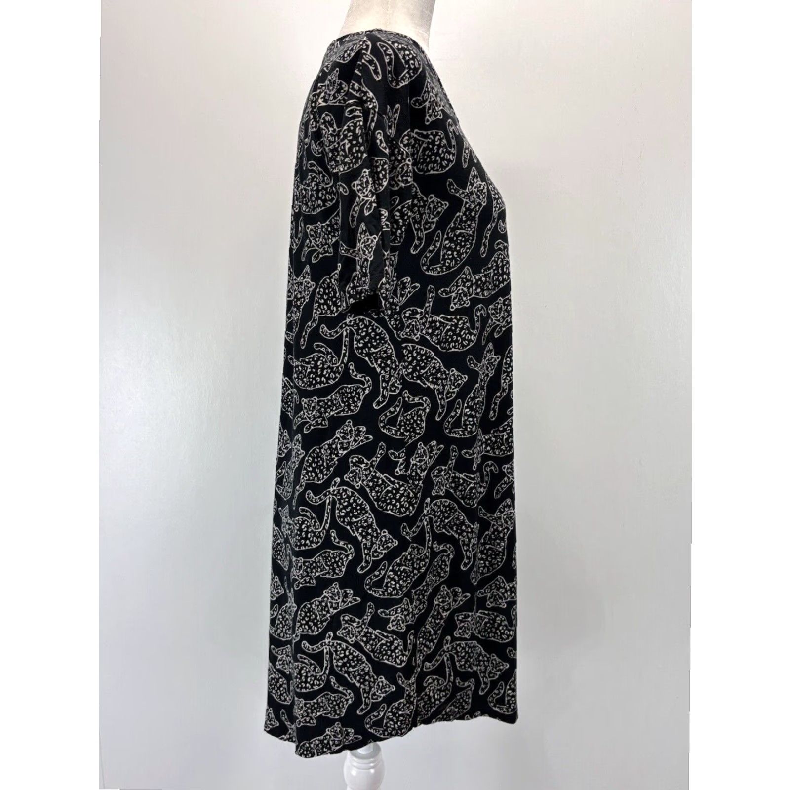 Vintage Soma Sleep Shirt Womens Small Black White Cheetah Print Short Sleeve Loose Fit Size S / US 4 / IT 40 - 4 Thumbnail