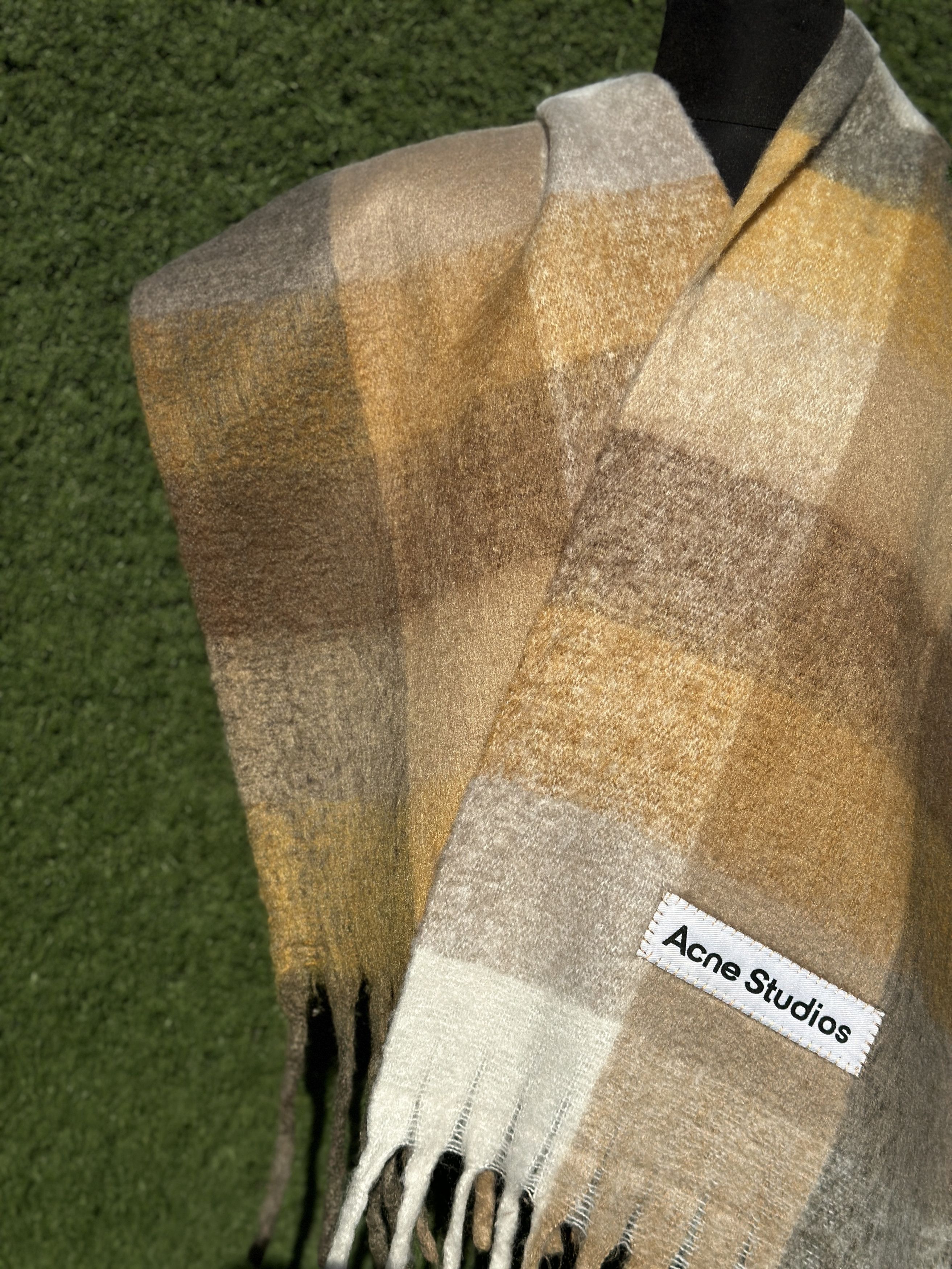 Acne Studios Acne Studios Large Plaid Scarf Wool Blend Winter Wrap Size ONE SIZE - 6 Thumbnail