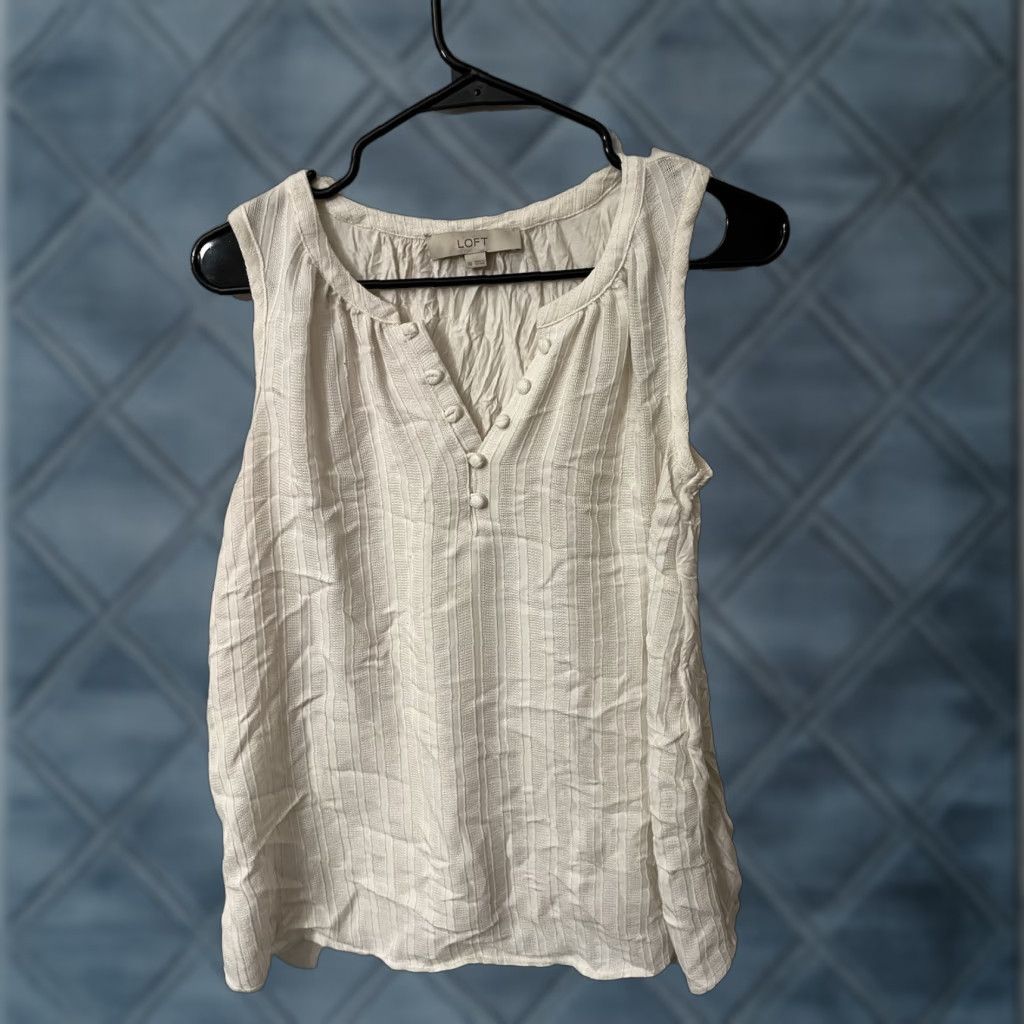 Loft Loft Blouse Womens XS Beige Tan Polyester V-Neck Sleeveless Size XS / US 0-2 / IT 36-38 - 1 Thumbnail