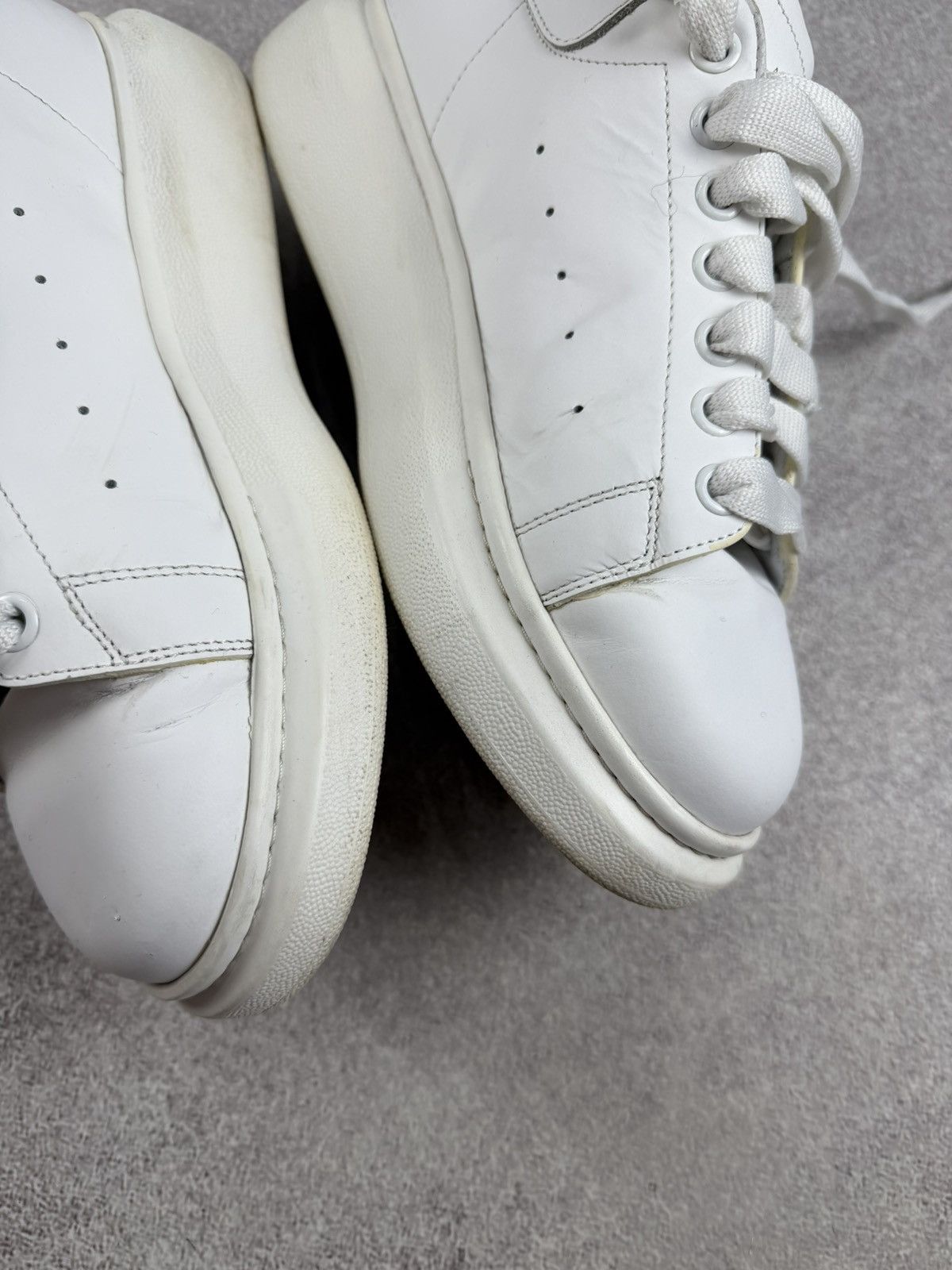 Alexander McQueen Alexander McQueen White Leather Sneakers Size 42 Size US 9 / EU 42 - 9 Thumbnail
