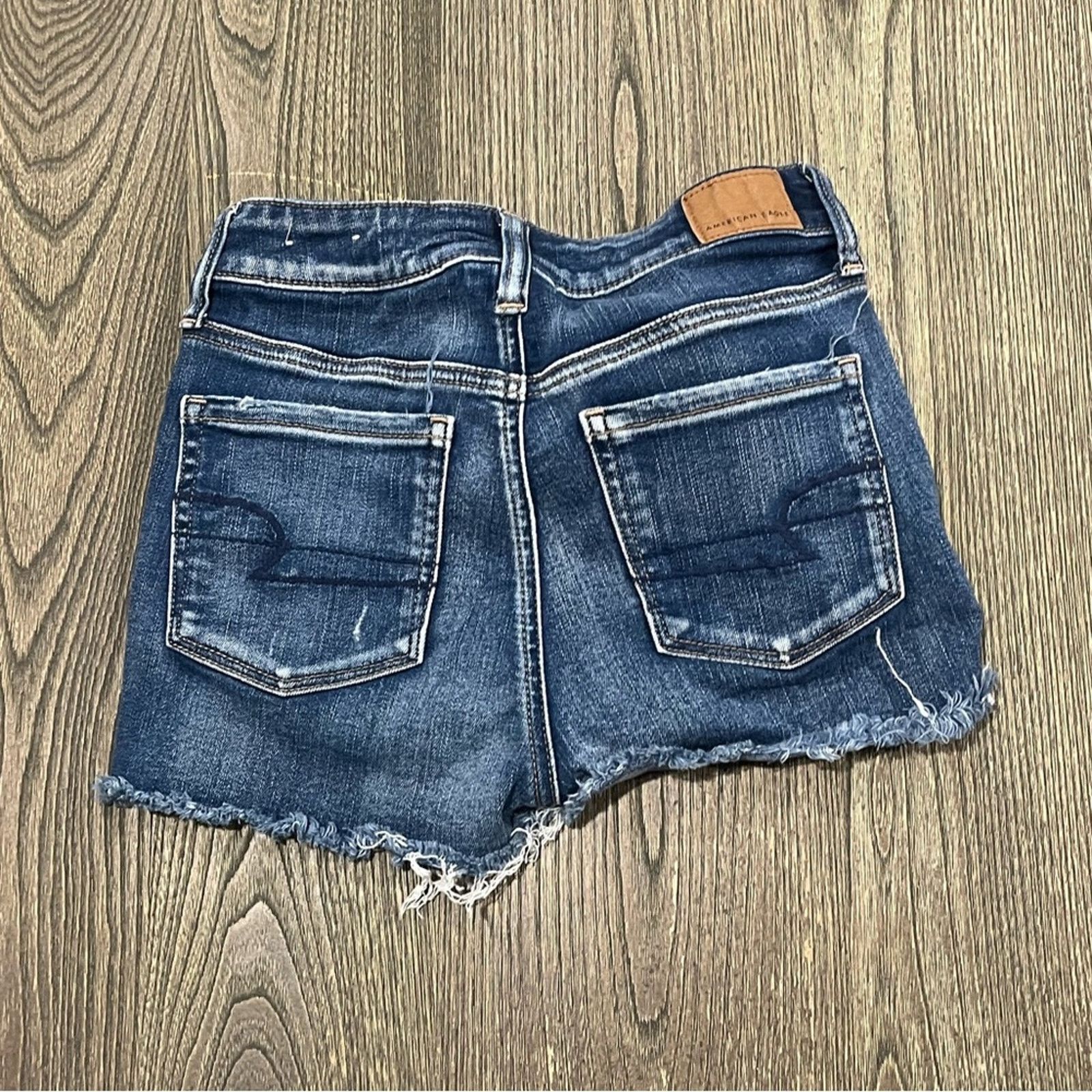 American Eagle Outfitters American Eagle Shorts Frayed Hem Medium Wash Blue Size 0 Size 25" / US 0 / IT 36 - 7 Thumbnail