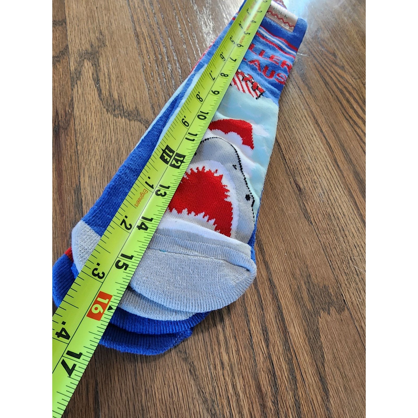 & Other Stories "Killer Claus" shark-themed novelty socks Size ONE SIZE - 5 Thumbnail