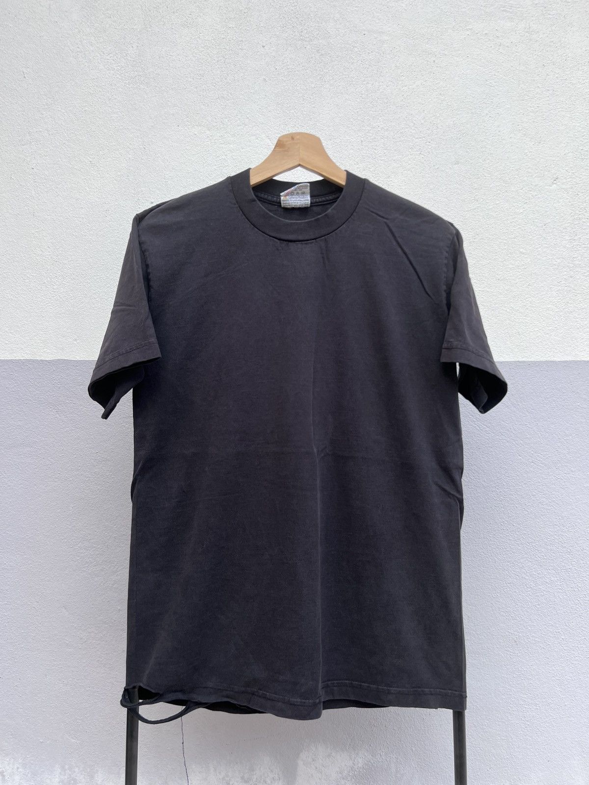 Vintage Vintage Thrashed Faded Heavy Cotton Distressed Plain Tee Size US M / EU 48-50 / 2 - 1 Thumbnail