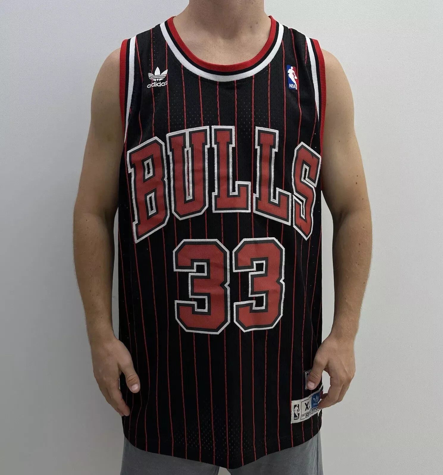 Adidas Scottie Pippen #33 Chicago Bulls Classic Jersey Mens Size US XL / EU 56 / 4 - 1 Thumbnail