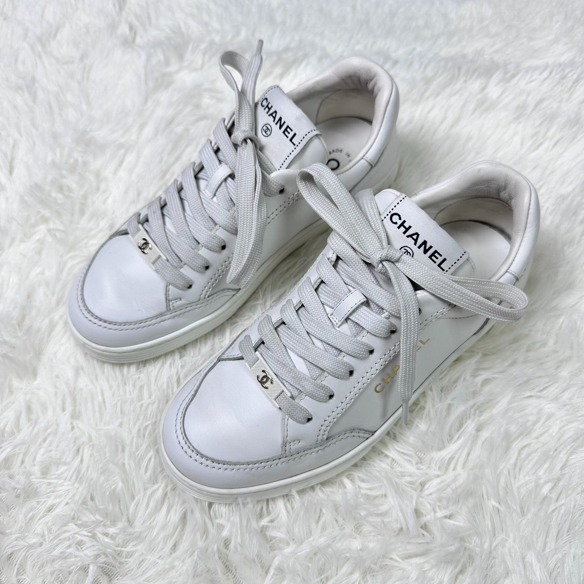 Chanel Chanel Women's White Low-Top Flat Sneakers Size US 5.5 / IT 35.5 - 1 Thumbnail