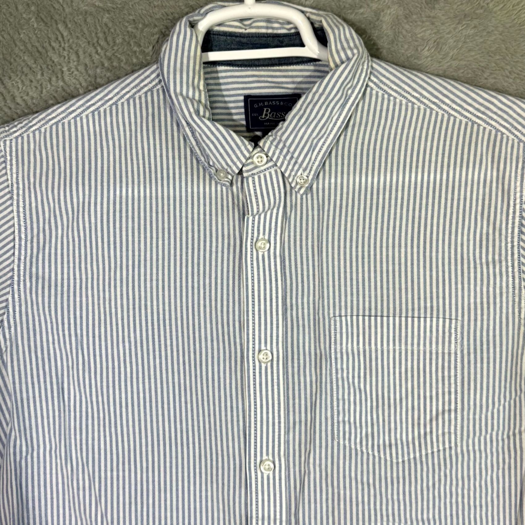 Vintage G.H. Bass & Co Button-Down Shirt Mens Large Blue White Stripe 100% Cotton Short Sleeve Casual Shirt Size US L / EU 52-54 / 3 - 4 Thumbnail