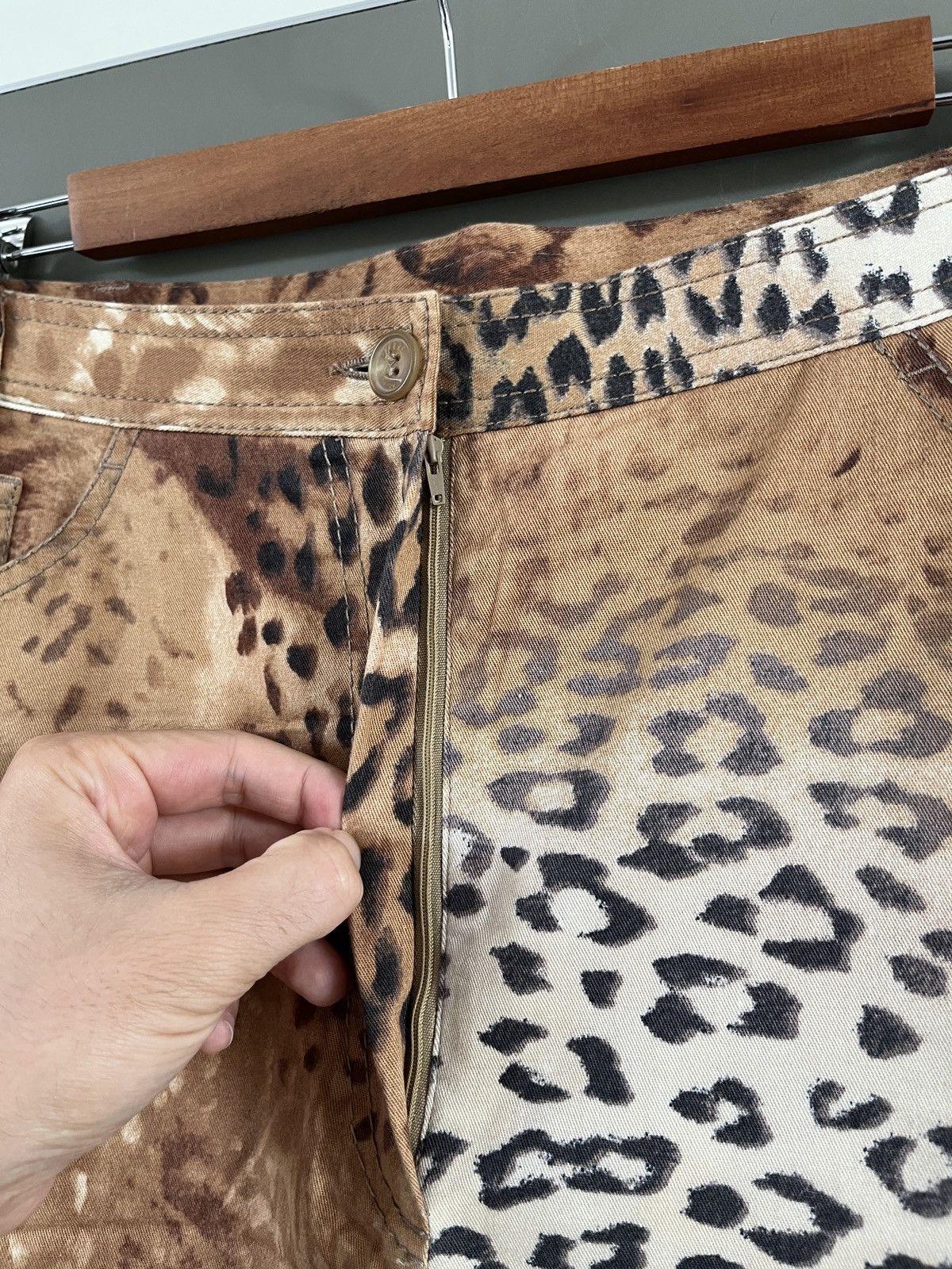Ferre × Gianfranco Ferre Gianfranco Ferre Leopard Pattern Print Pants Size US 38 / EU 54 - 7 Thumbnail