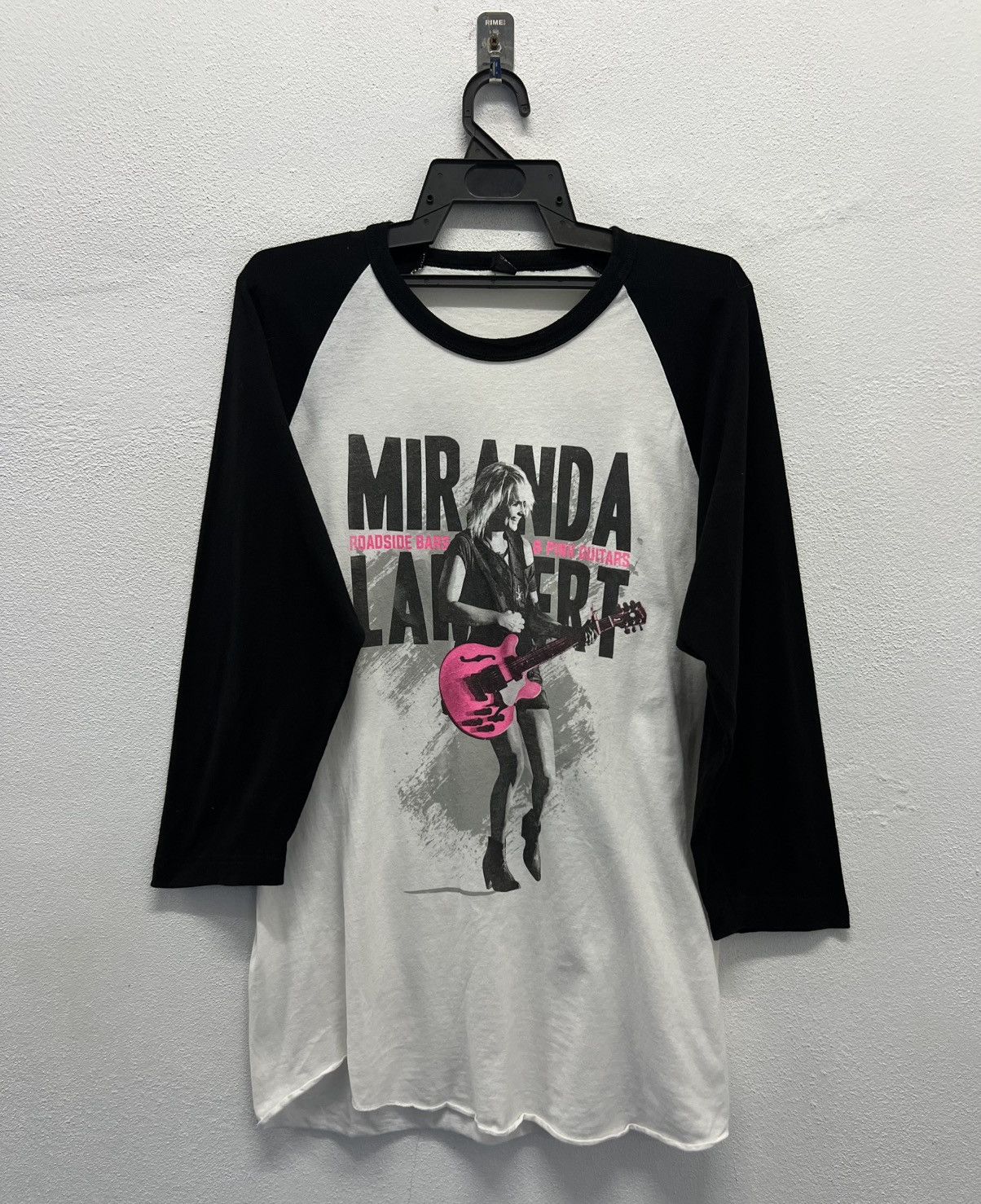 Band Tees × Tultex × Vintage VINTAGE MIRANDA LAMBERT ROADSIDE BARS & PINK GUITARS SHIRT Size US L / EU 52-54 / 3 - 1 Thumbnail