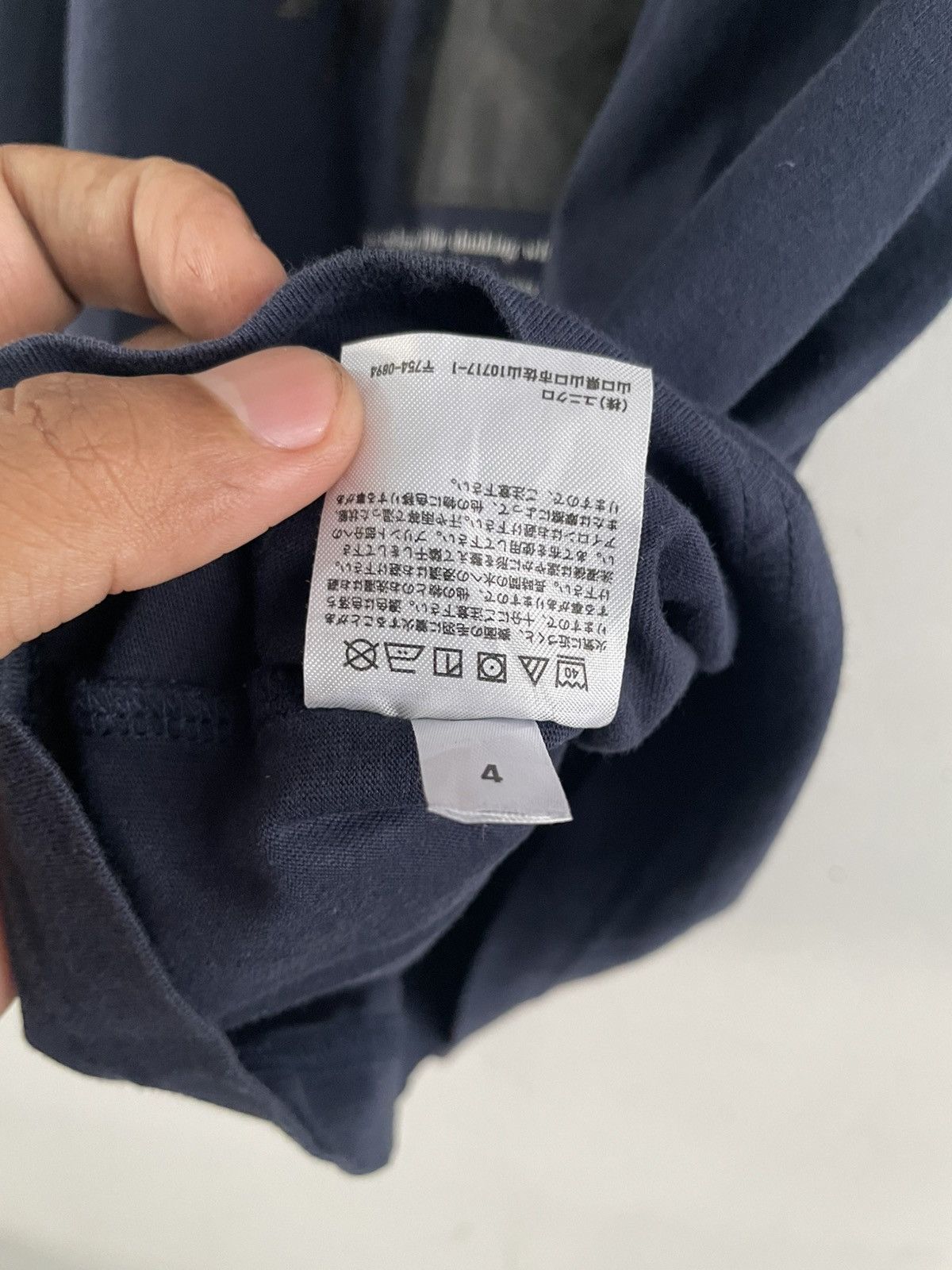 Anime Uniqlo x Jujutsu Kaisen Itadori Size US M / EU 48-50 / 2 - 6 Thumbnail