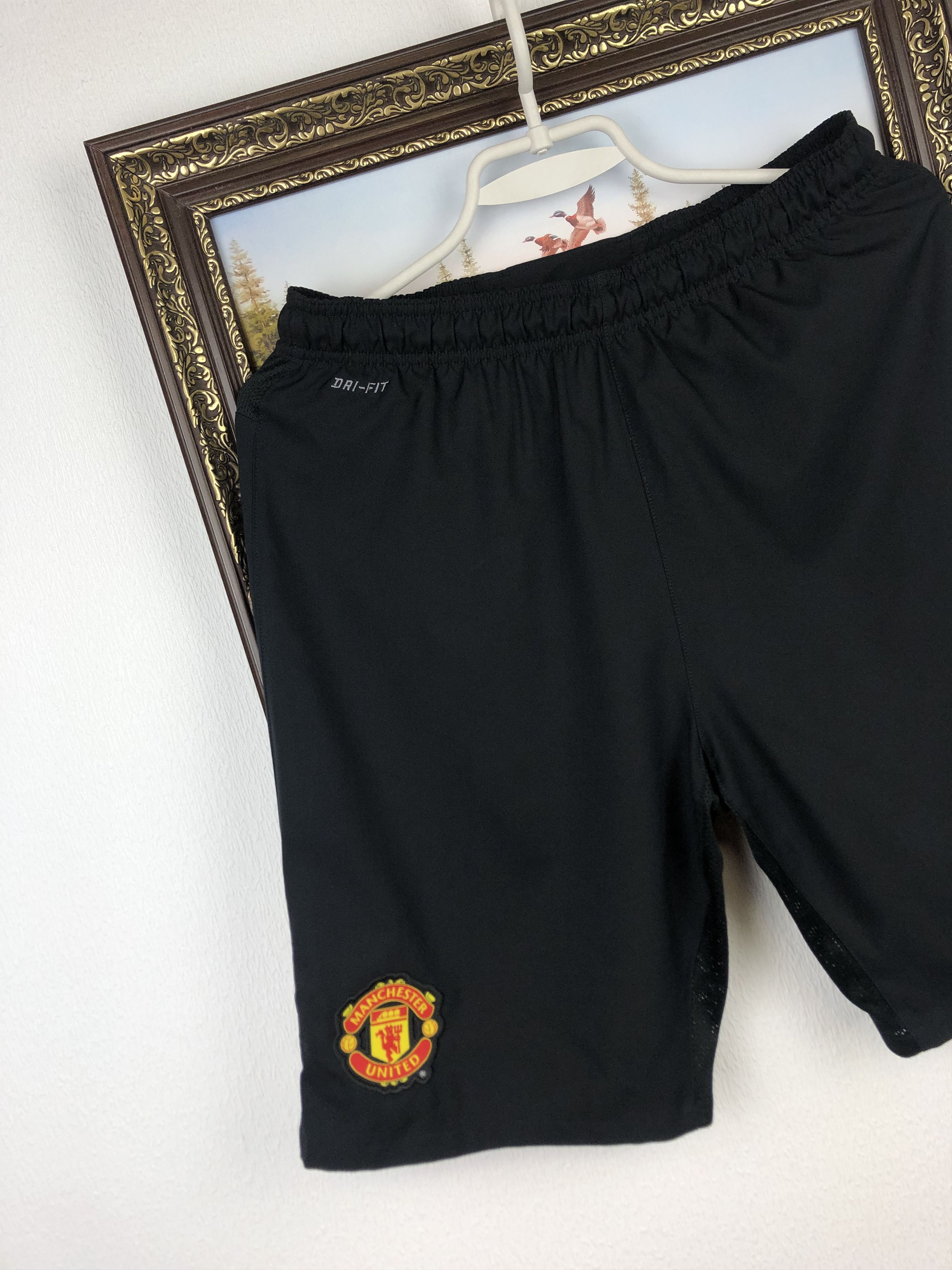 Nike Vintage Nike Manchester United Football Shorts Soccer Boys Size US 26 / EU 42 - 2 Thumbnail