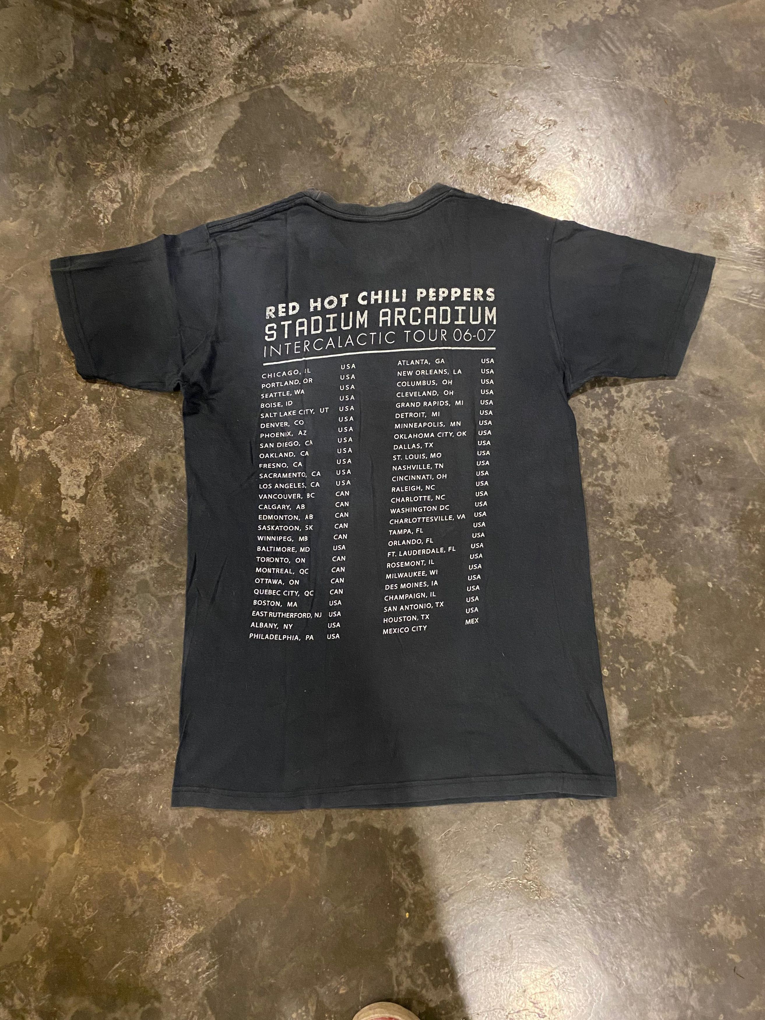 Vintage Vintage 00s Red hot Chilli Peppers tour 2006/2007 bandshirt Size US M / EU 48-50 / 2 - 5 Thumbnail