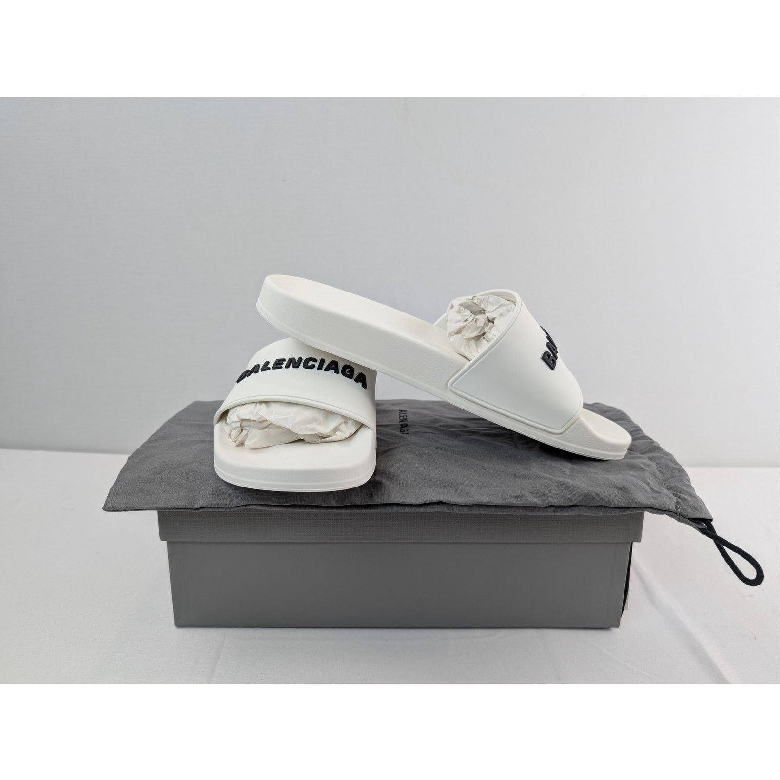 Balenciaga o1rshd1 Pool Slides Rubber Logo Slippers in White/Black Size US 10 / EU 43 - 16 Thumbnail