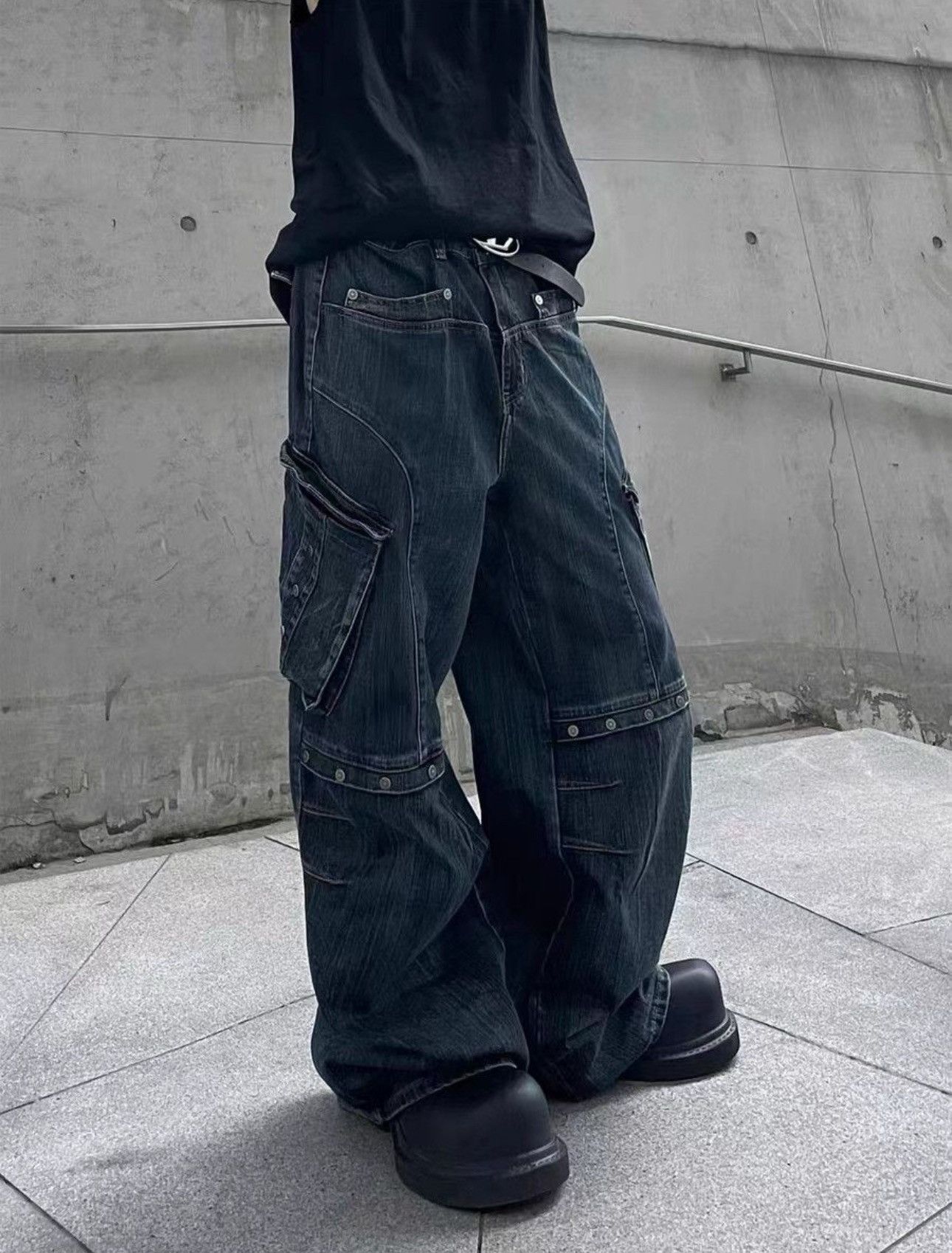 Japanese Brand × Jean Retro heavy duty workwear large pocket wide leg cargo jeans Size US 33 - 3 Thumbnail