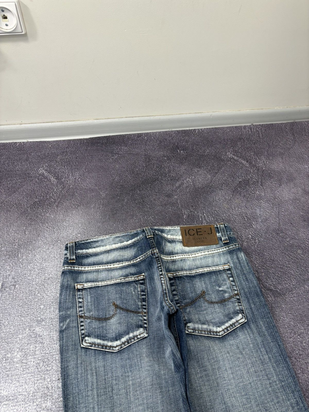Iceberg Vintage Iceberg Women’s Faded Blue Denim Cropped Jeans Size 30" / US 8 / IT 44 - 10 Thumbnail