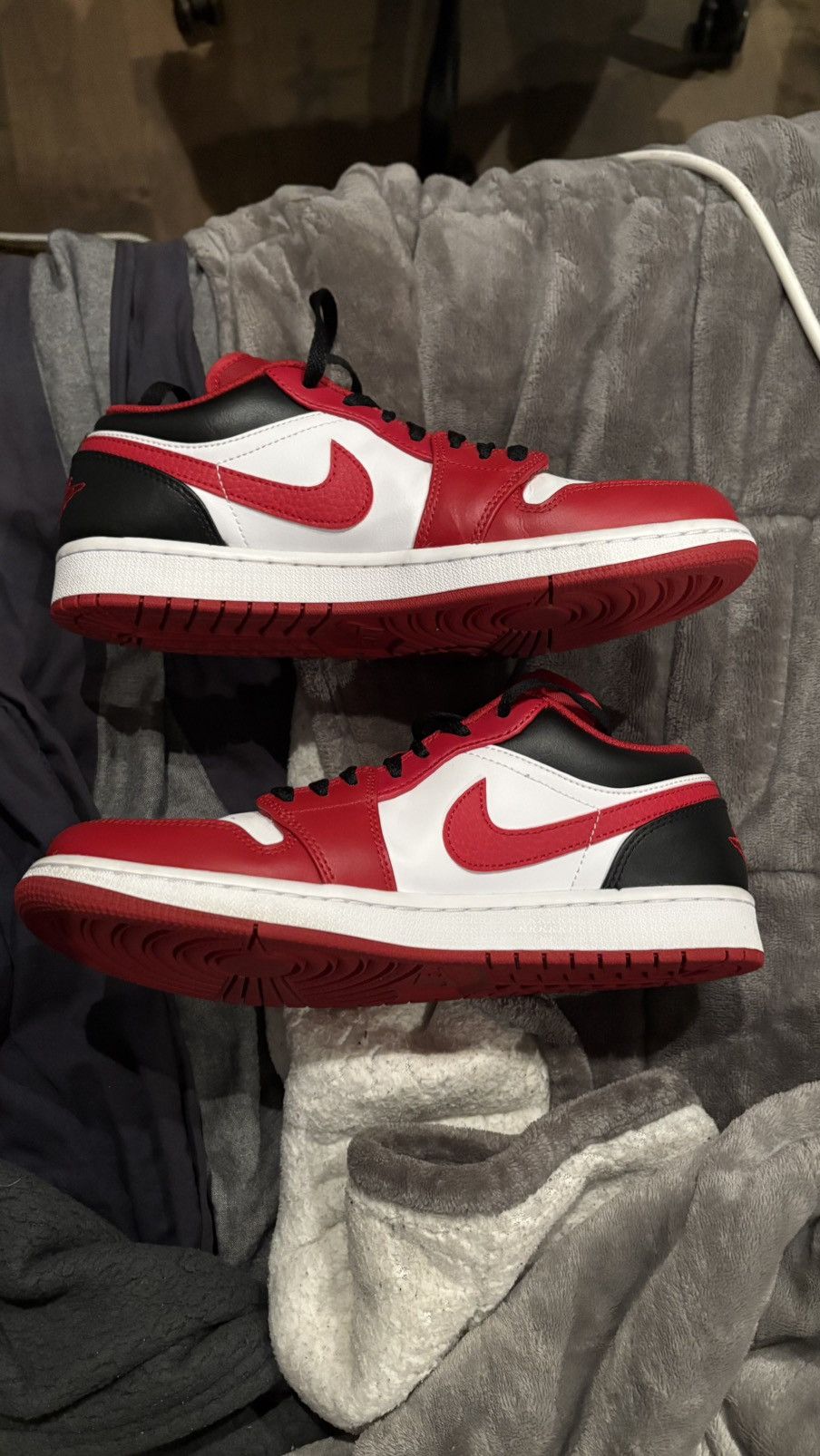 Jordan Brand Jordan 1 Low “Reverse Black Toe” Size US 9 / EU 42 - 2 Thumbnail