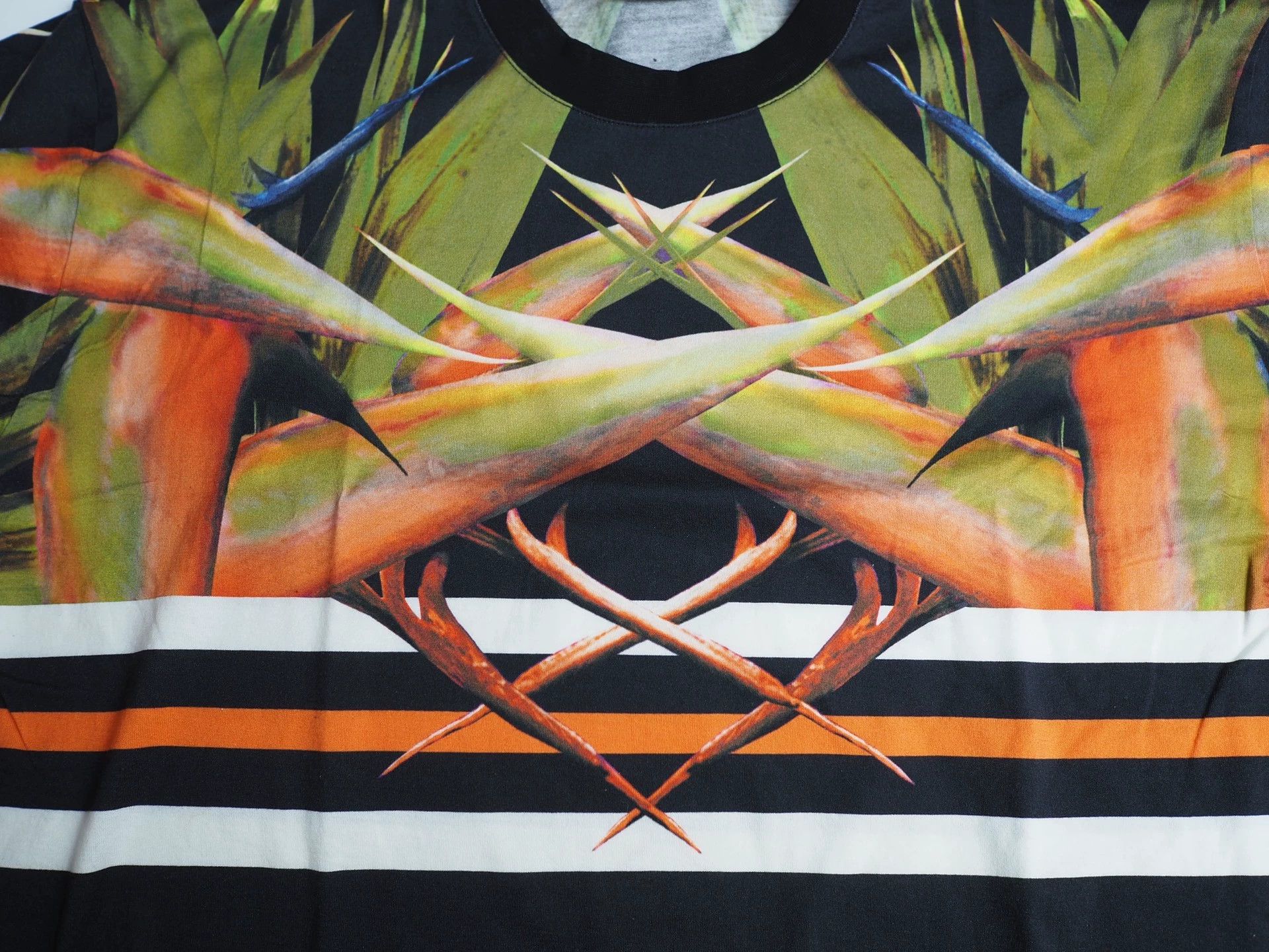 Givenchy Givenchy Black Half-Length Bird of Paradise Short Sleeve Size US XXS / EU 40 - 3 Thumbnail