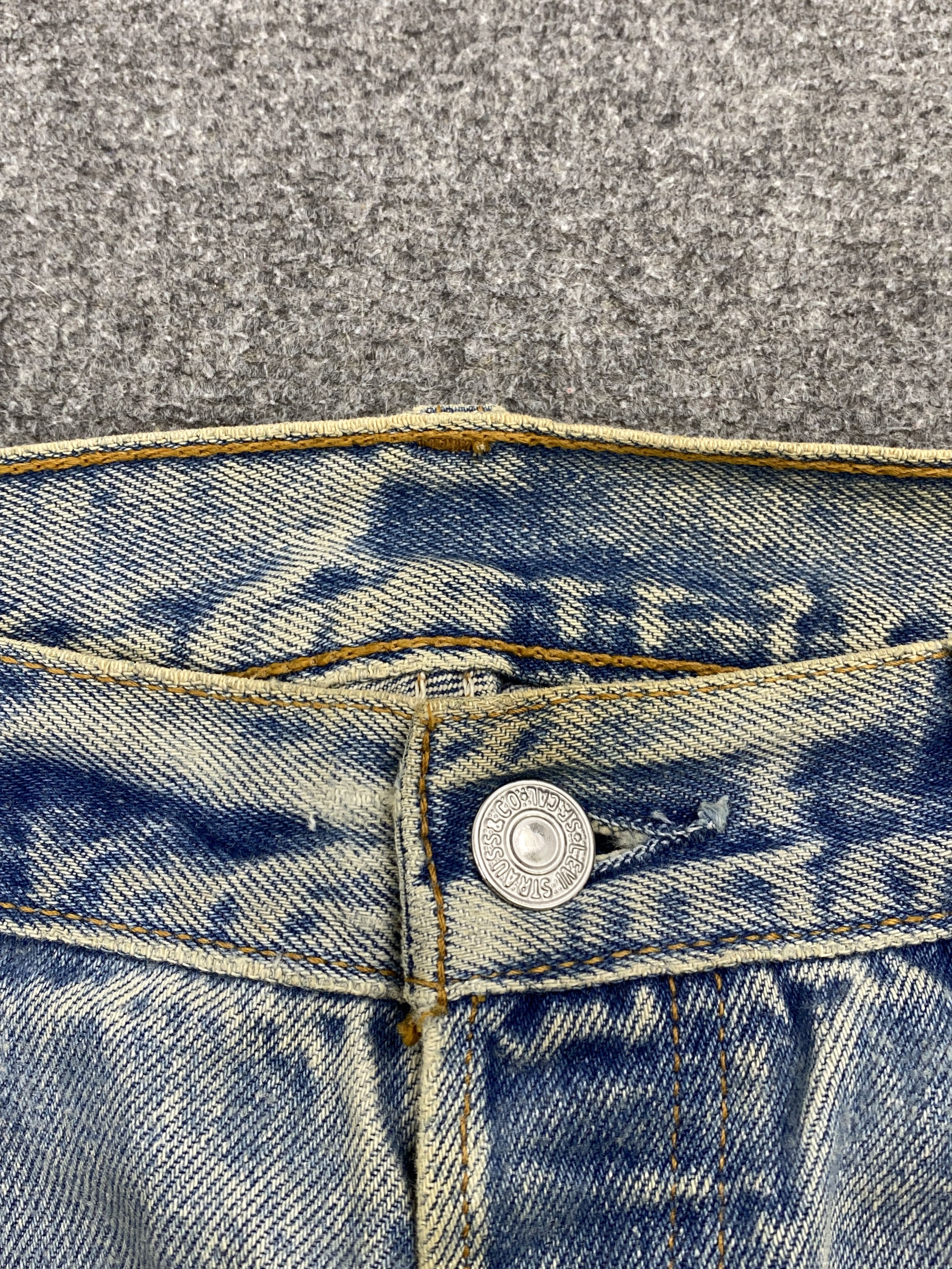 Levi's × Vintage Distressed Vintage 90s Levis 501 Light Washed Denim Jeans Size US 33 - 12 Thumbnail