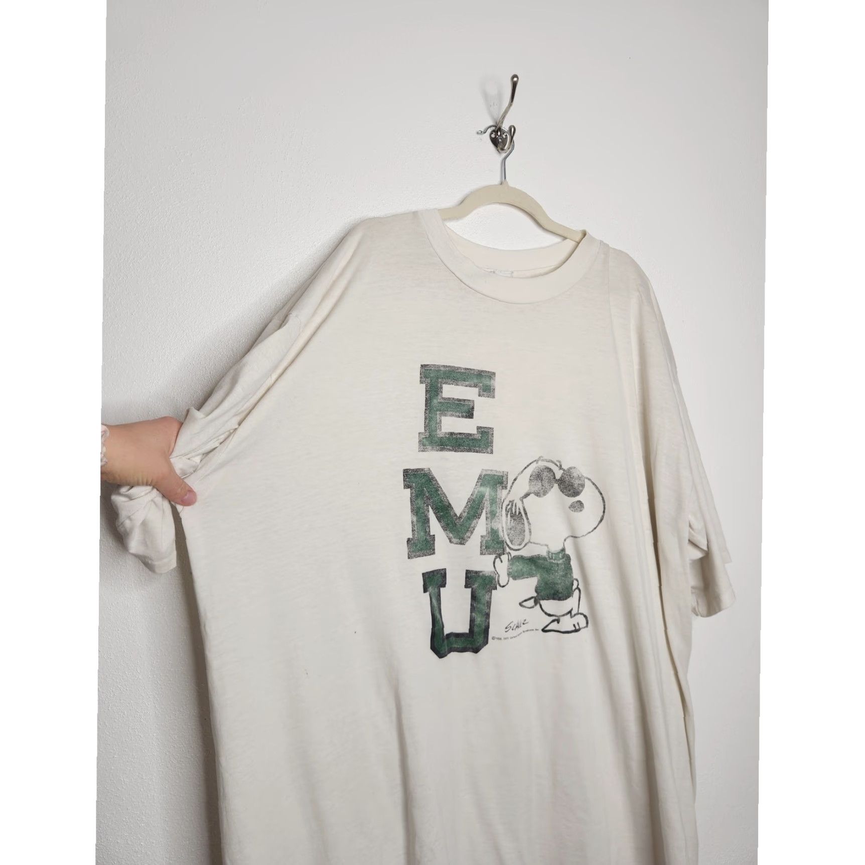 Vintage VINTAGE Snoopy EMU Oversized Single Stitch Sleep Shirt Distressed Faded Thin White Women One Size T-Shirt Emo Goth Grunge 90s 00s Vintage Size ONE SIZE - 5 Thumbnail