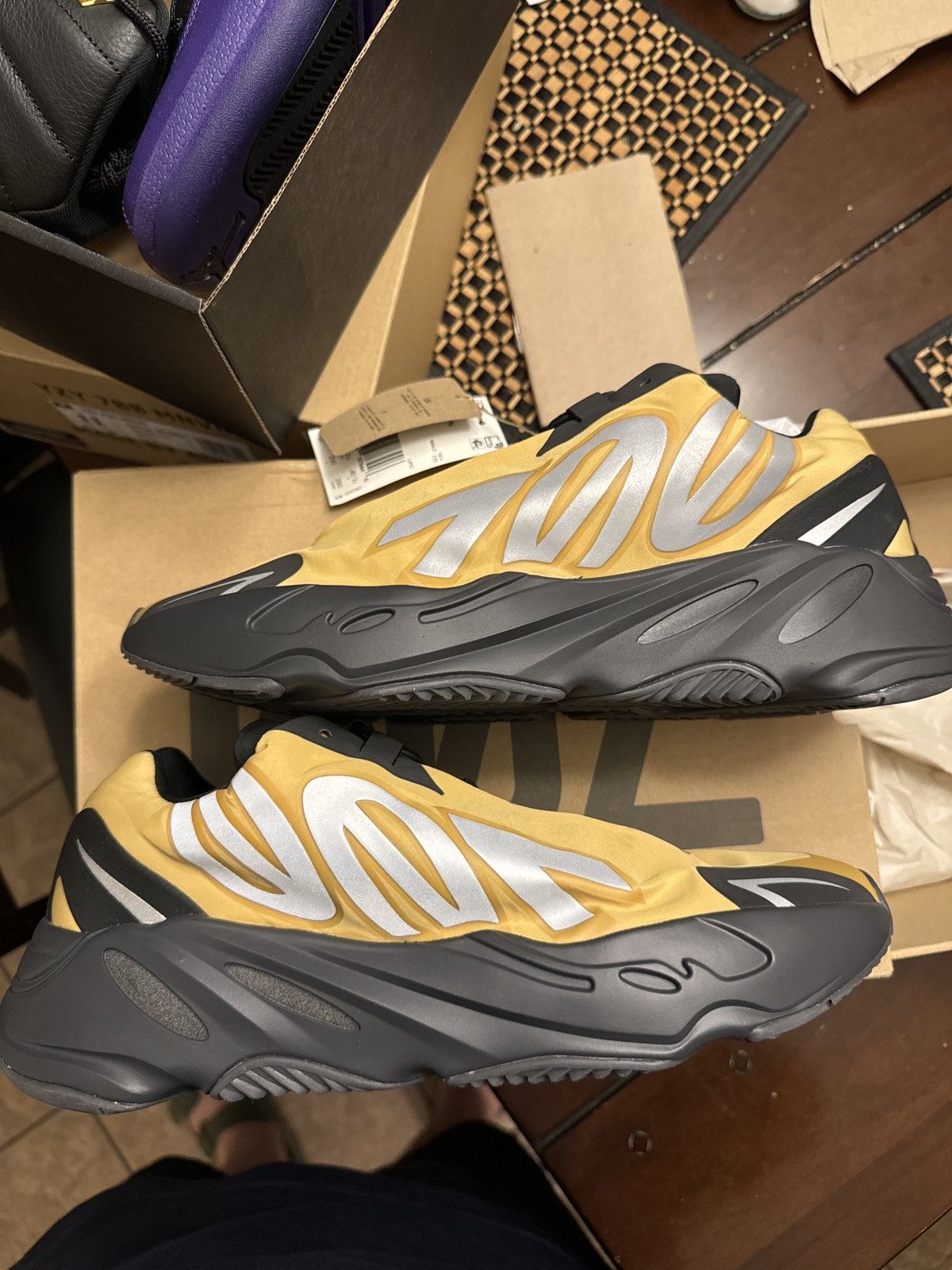 Adidas Adidas Yeezy 700 Size US 11 / EU 44 - 8 Thumbnail