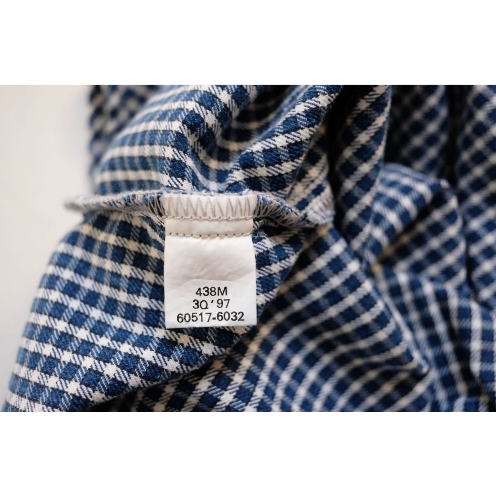 Levi's VINTAGE Levi's Button-Up Shirt 90s Flannel Plaid Cotton Blue L Men Cowboy Casual Shirt 1997 PAIR PIT TO PIT 25" LENGTH 33" SLEEVE 21" MENS Size US L / EU 52-54 / 3 - 6 Thumbnail